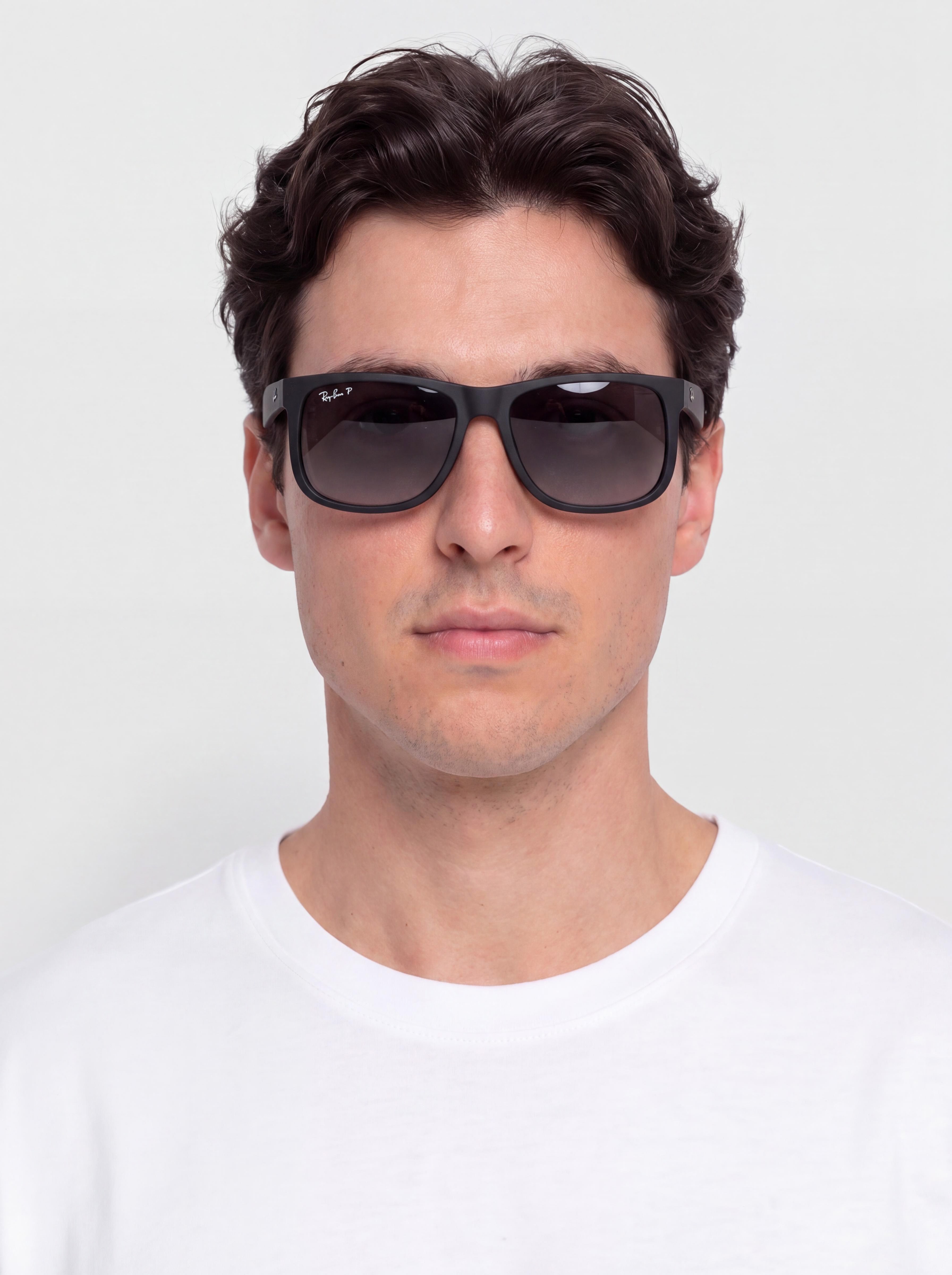Napszemüvegek Ray-Ban Justin Classic (matowy guma czarny/polaryzacyjne jasnoszary)