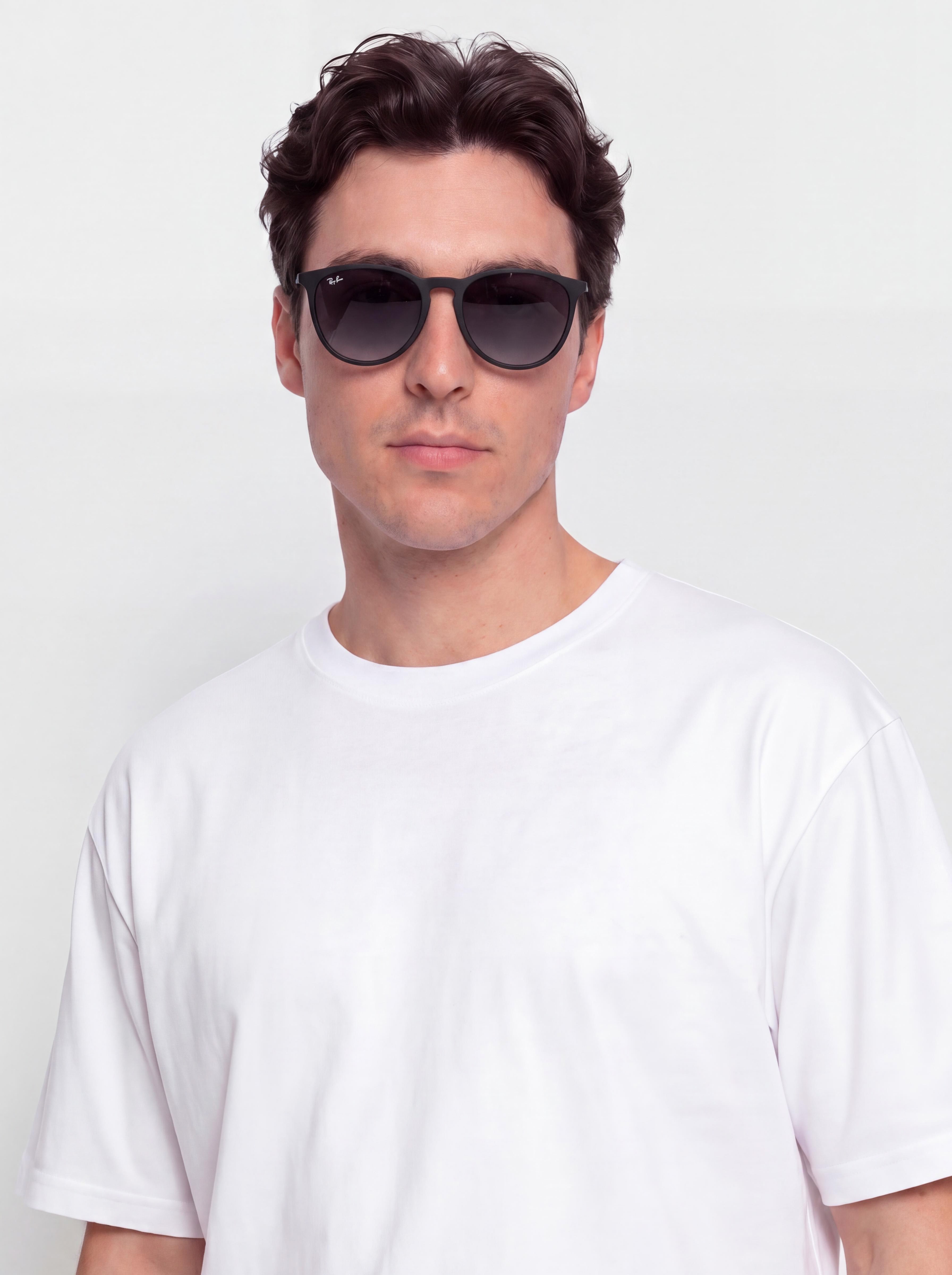 Napszemüvegek Ray-Ban Erika Classic (matowy guma czarny/szary gradalny)