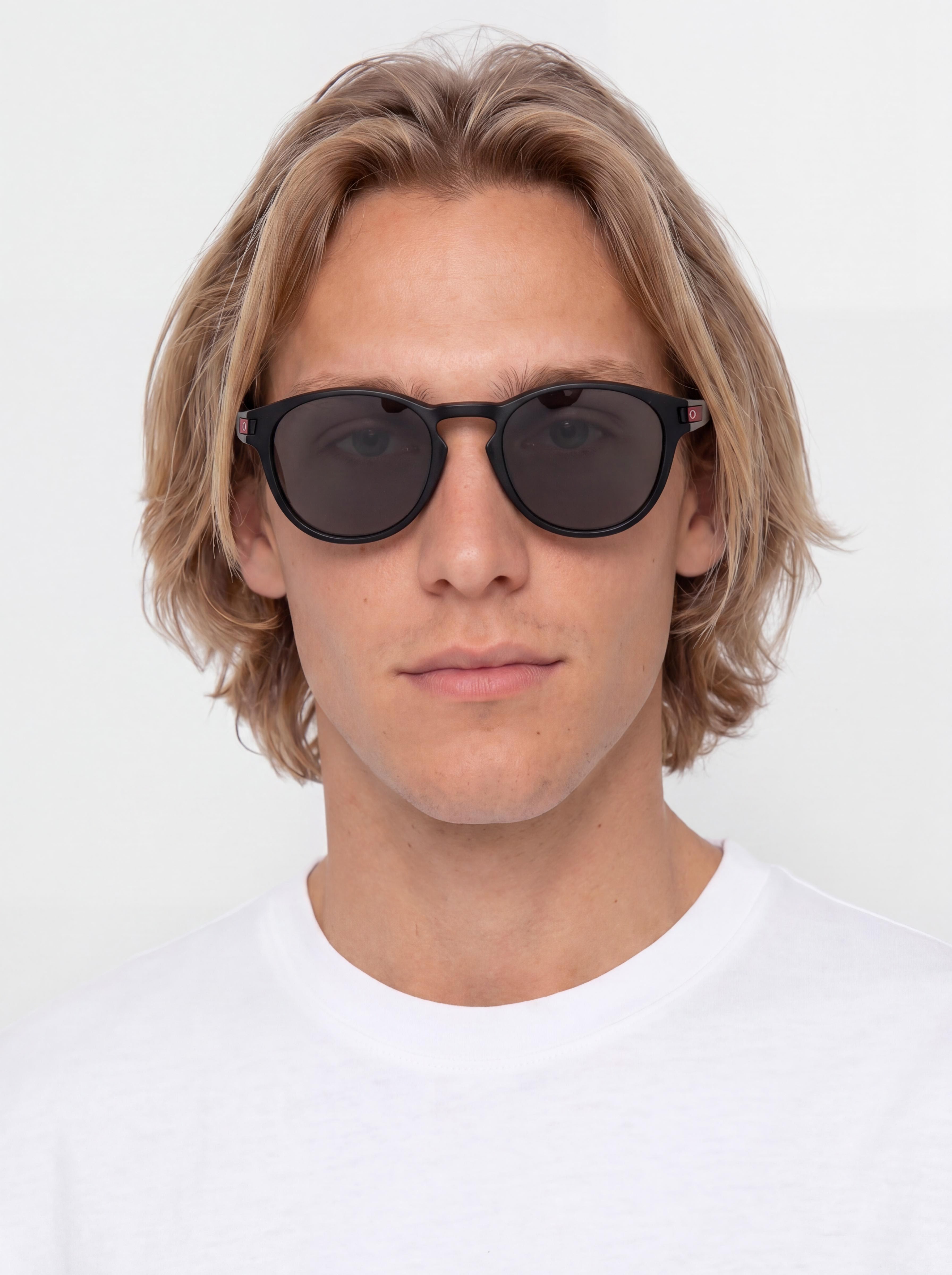 Oakley Latch Napszemüvegek (matte black/prizm black polar)