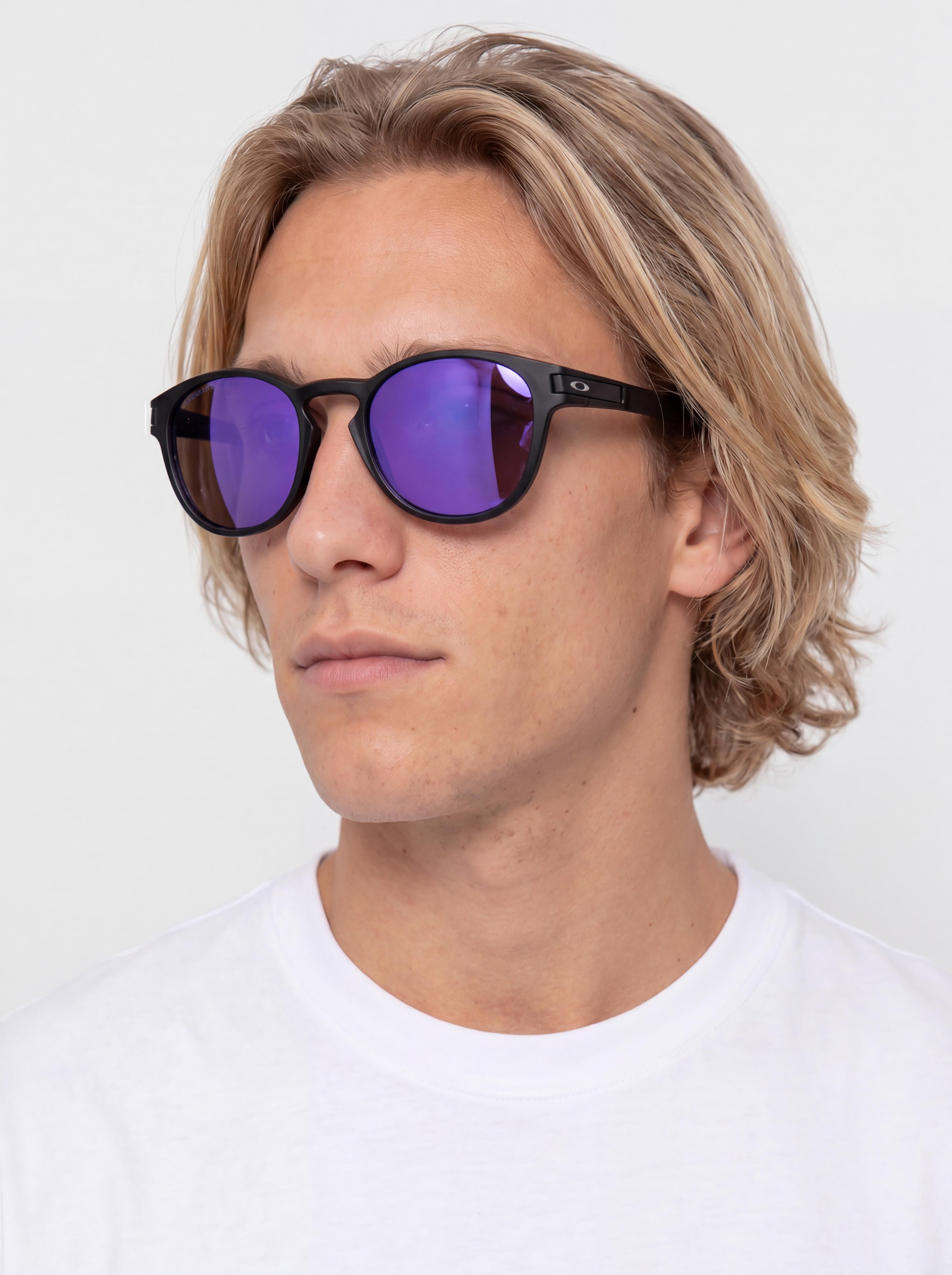 Oakley Latch Napszemüvegek (matte black/prizm violet)