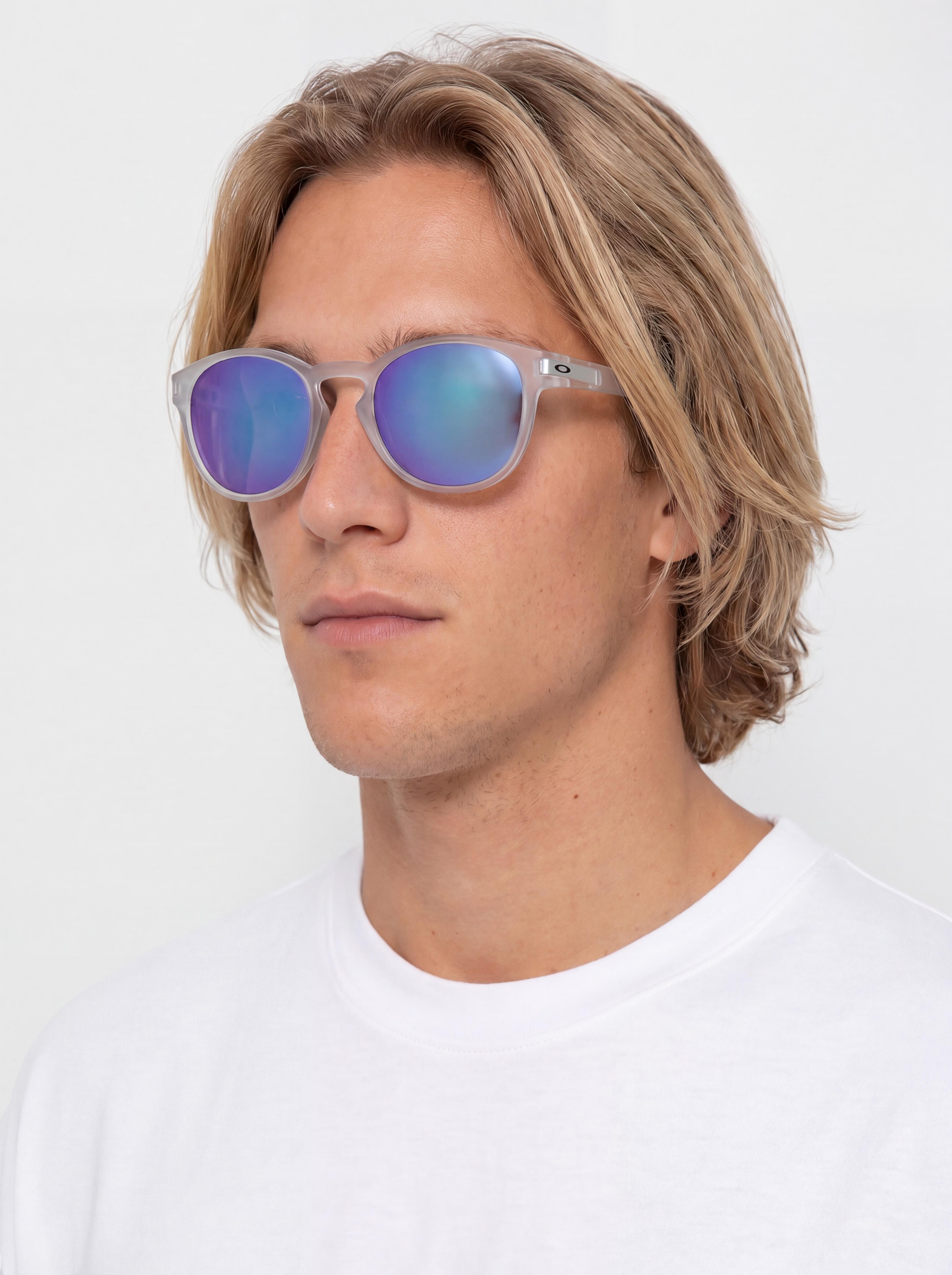 Oakley Latch Napszemu00fcvegek (matte clear/prizm sapphire polarized)