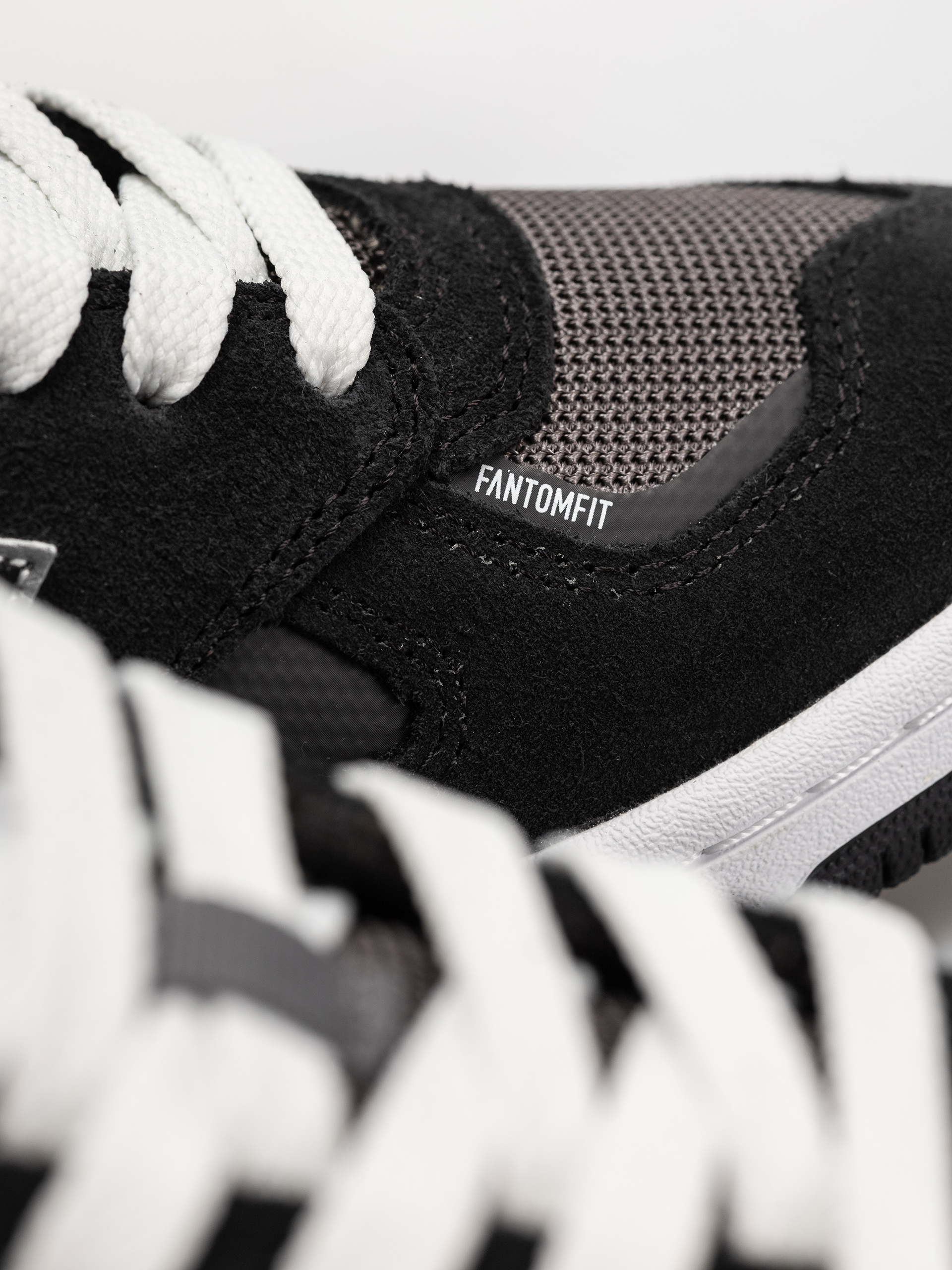 New Balance 600 Cipők (black/castlerock)