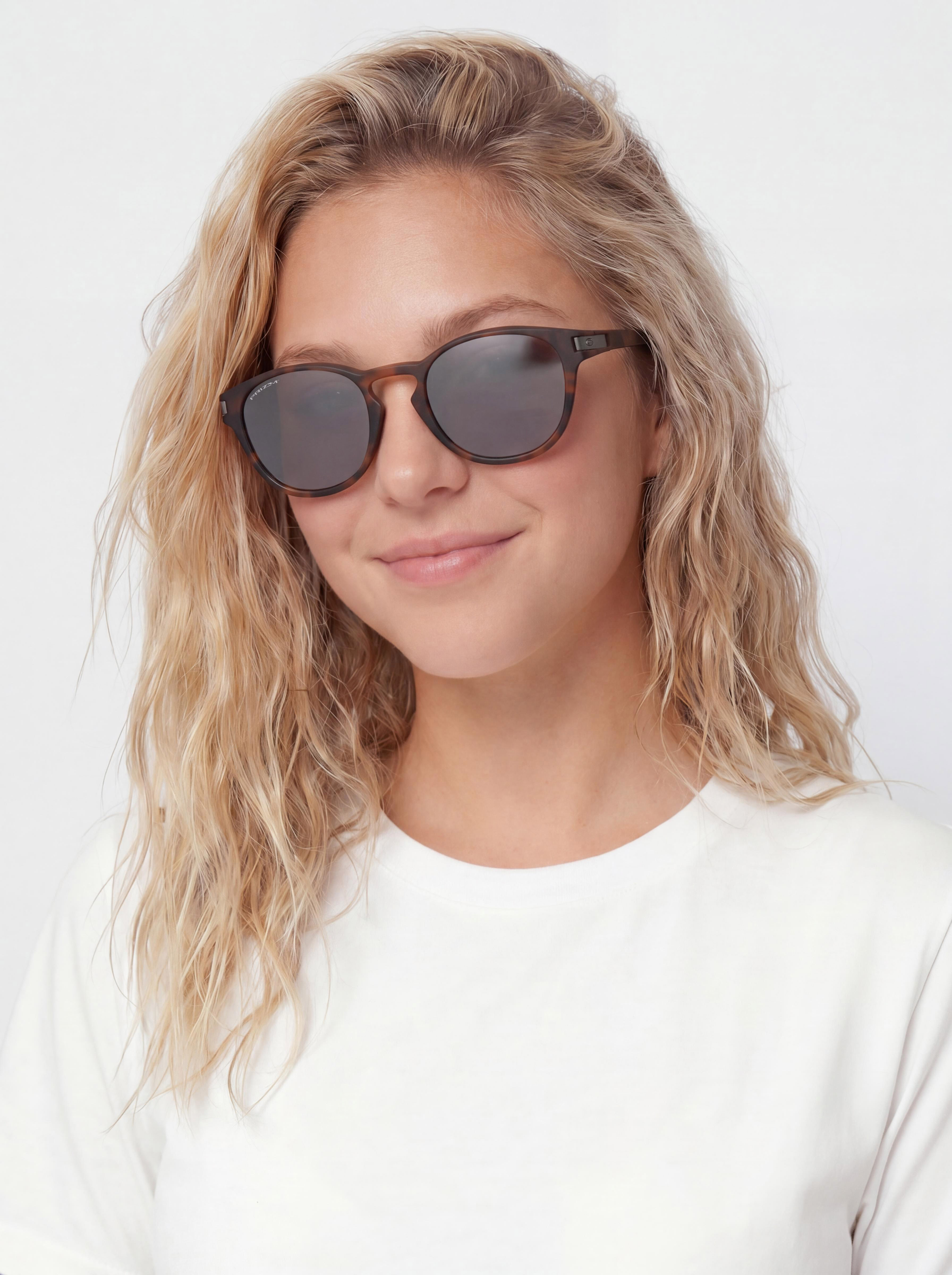 Oakley Latch Napszemüvegek