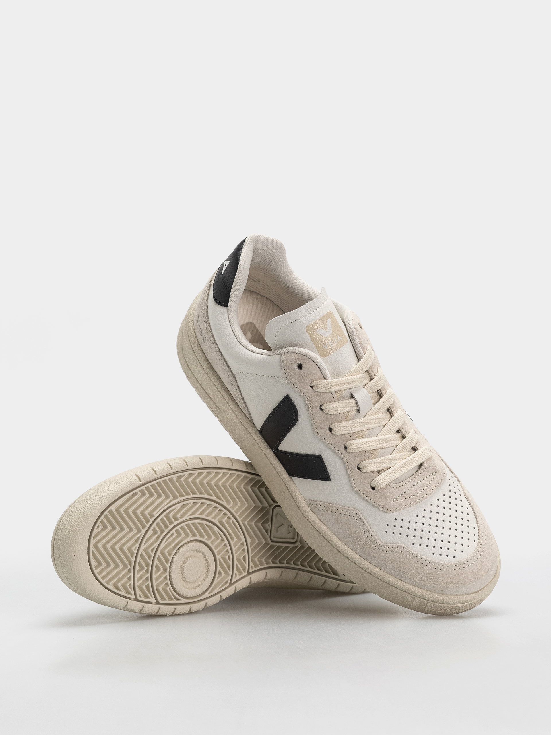 Veja V 90 Cipők (white black)