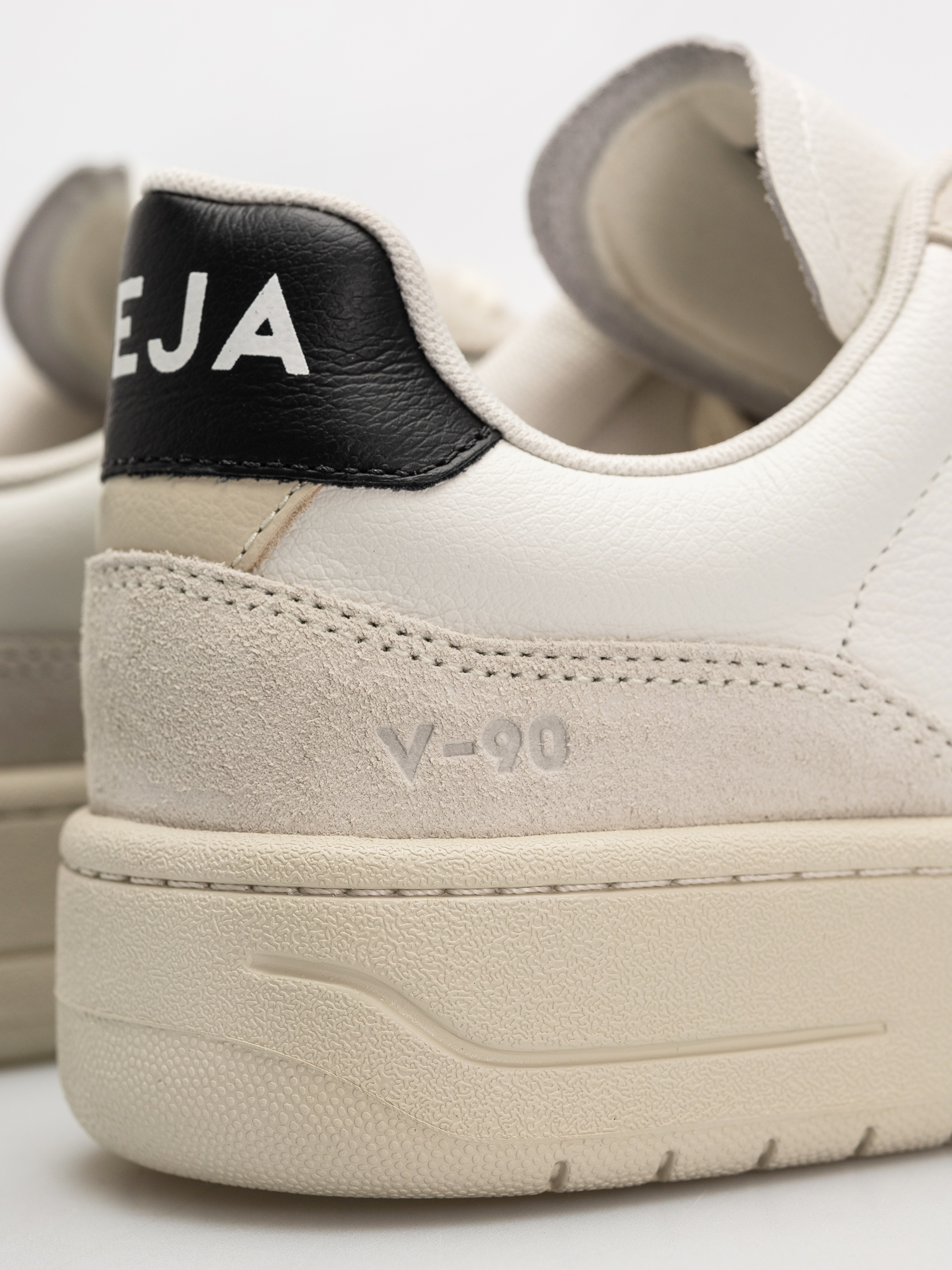 Veja V 90 Cipők (white black)