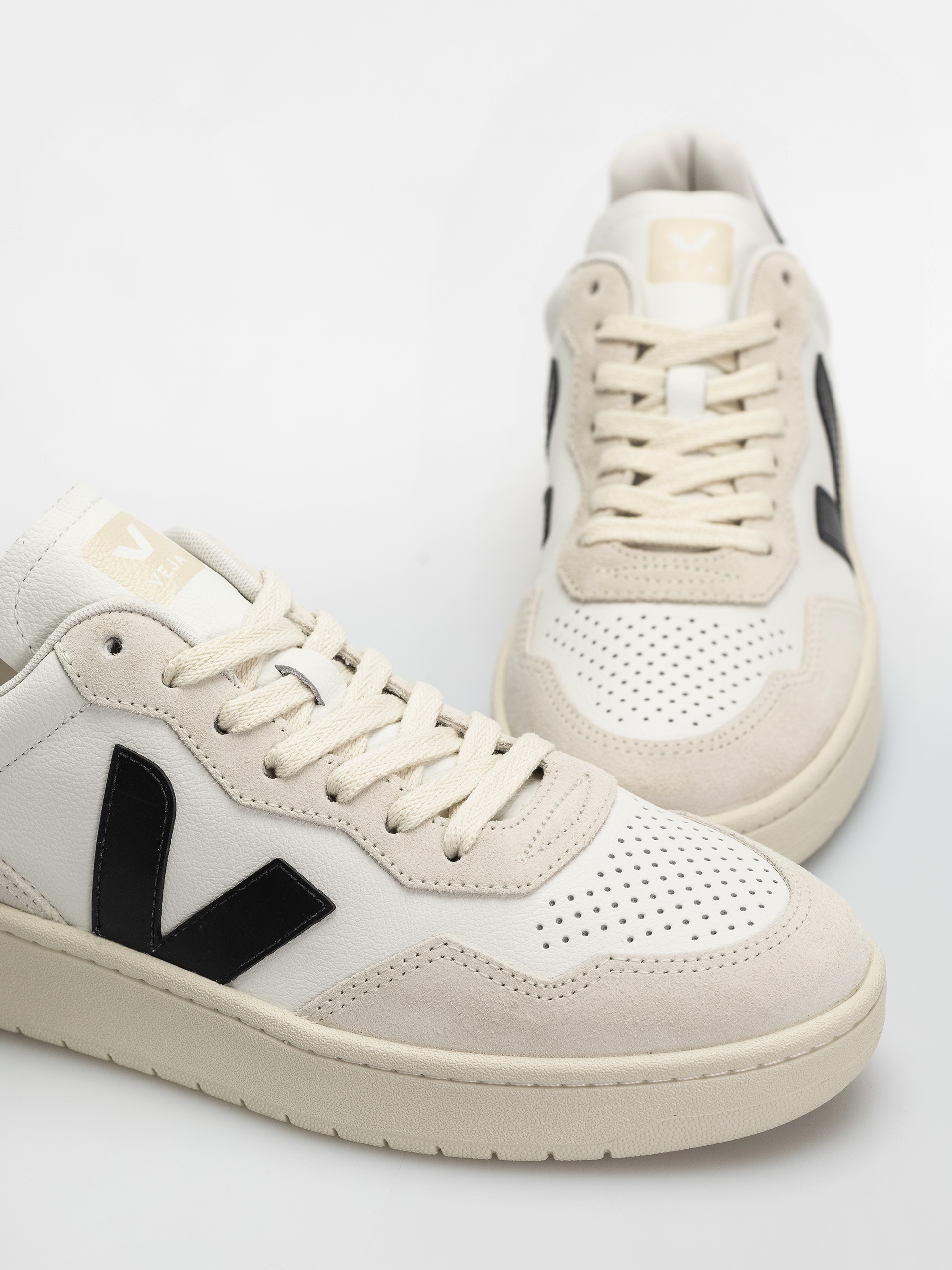 Veja V 90 Cipők (white black)