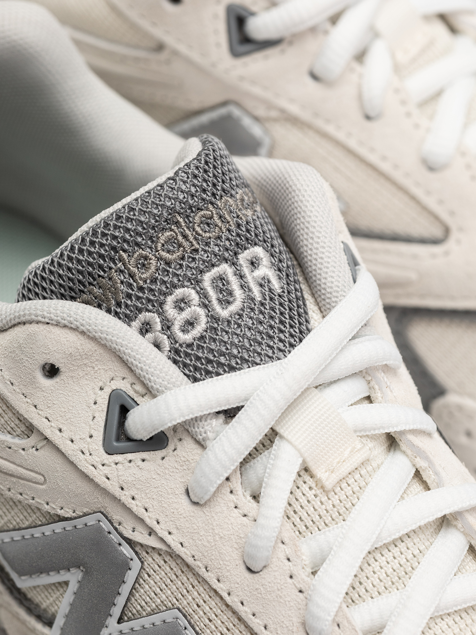 New Balance 880R Cipők (sea salt/slate grey)