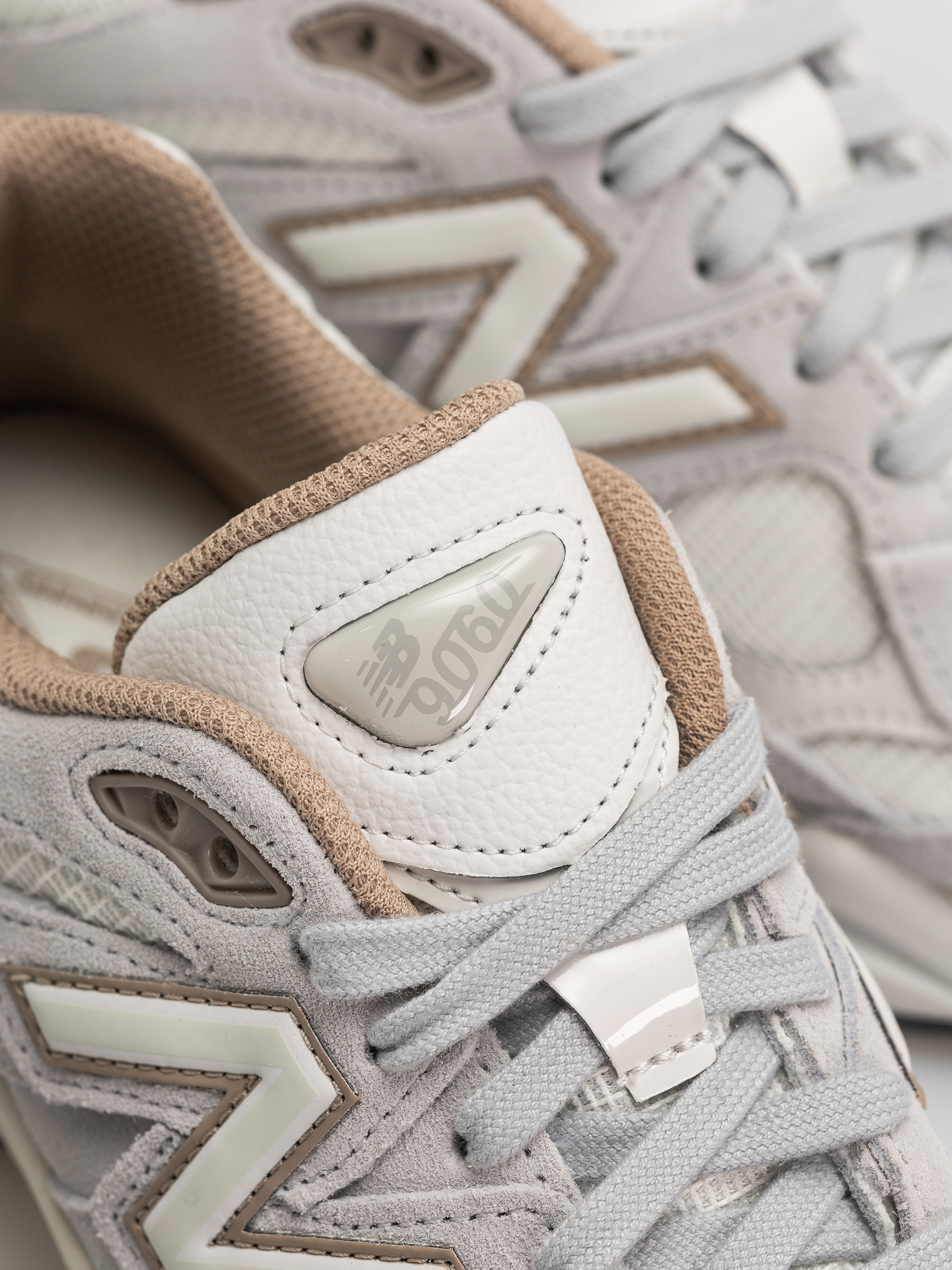 New Balance 9060 Cipők (driftwood/sea salt)