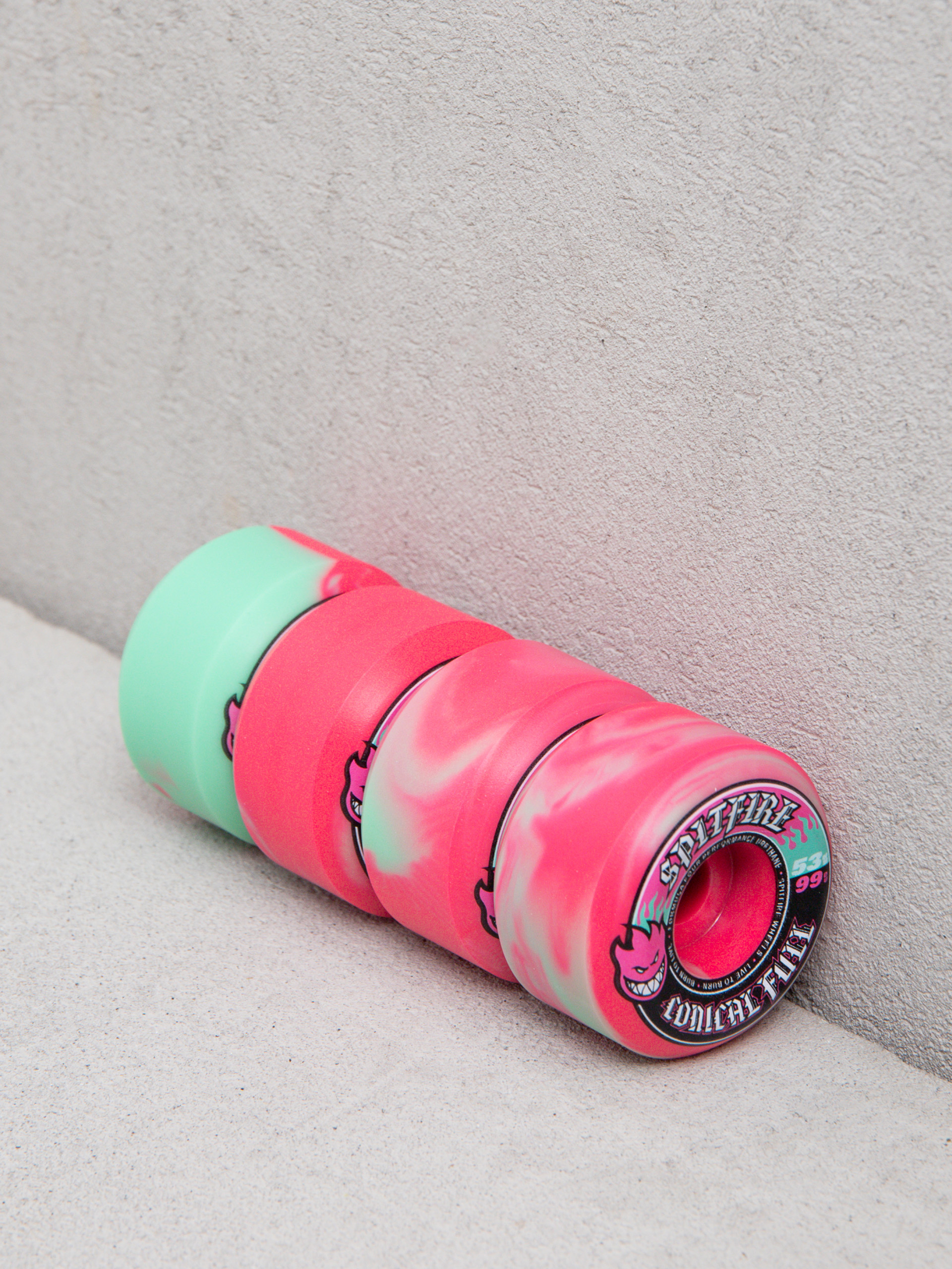 Spitfire F4 99D Team Color Pack F4 99 Conical Full Gördeszka kerék (teal/pink swirl)