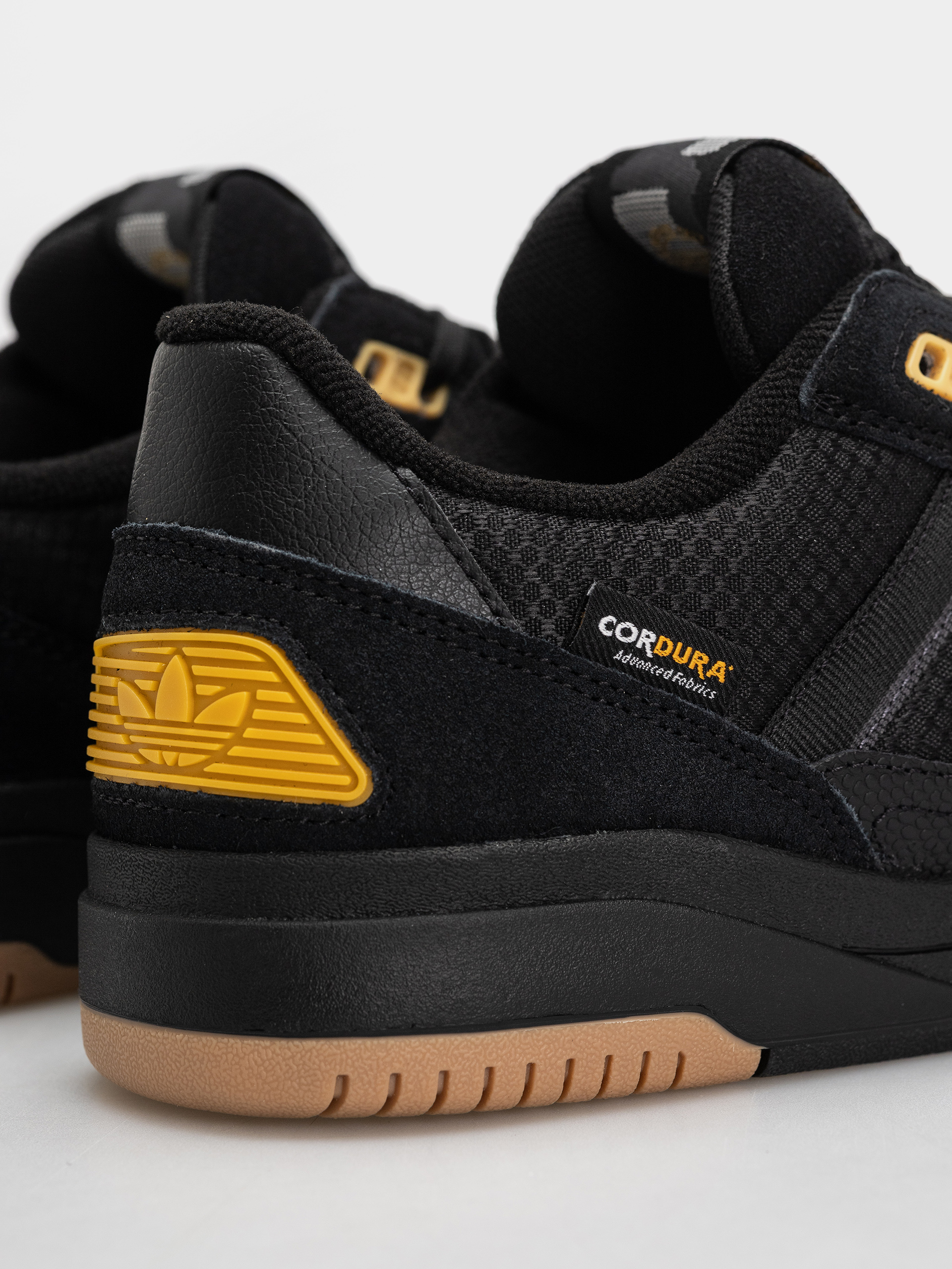 adidas Tekkira Cup Cipők (carbon/carbon/cblack)