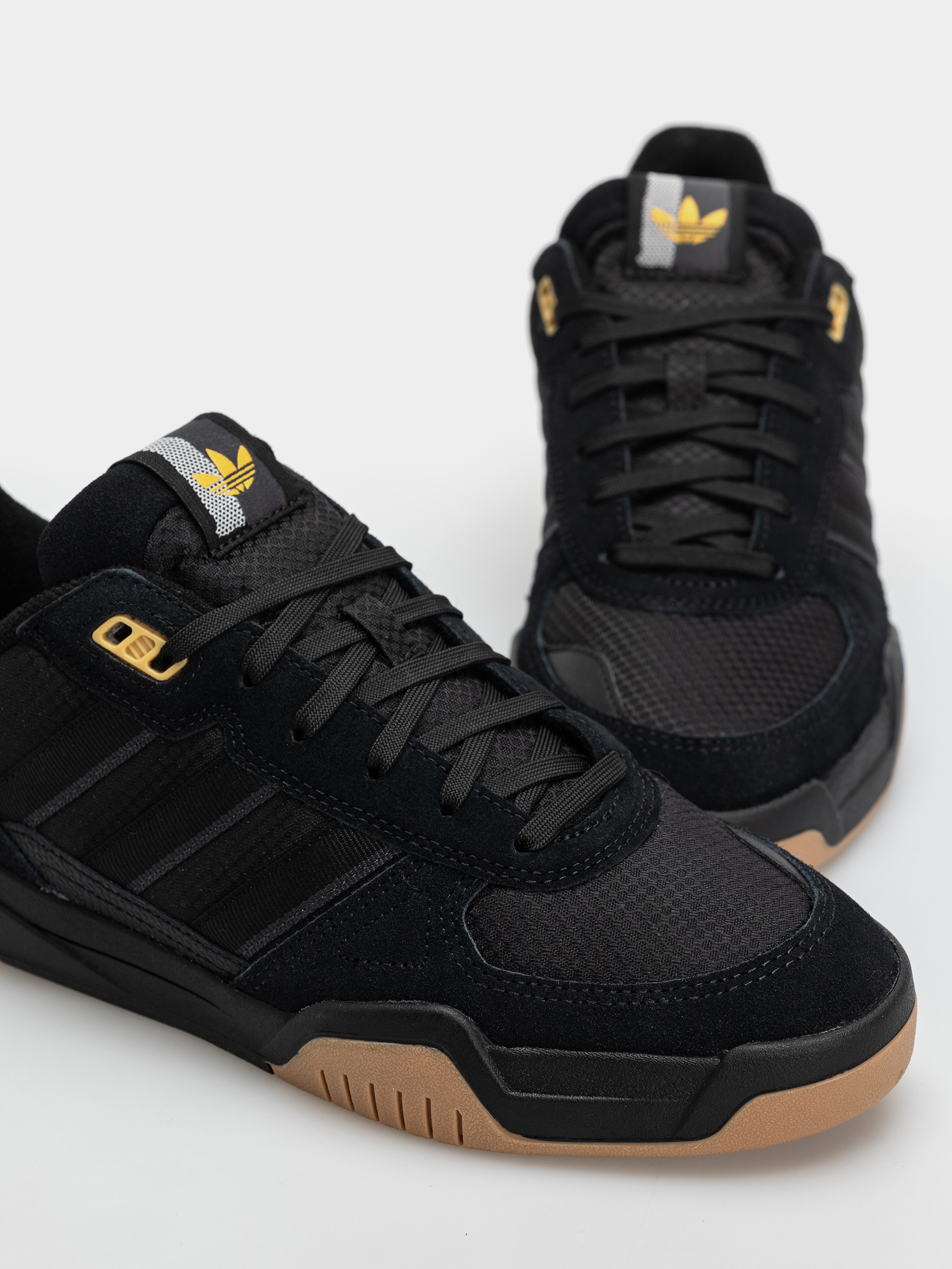 adidas Tekkira Cup Cipők (carbon/carbon/cblack)