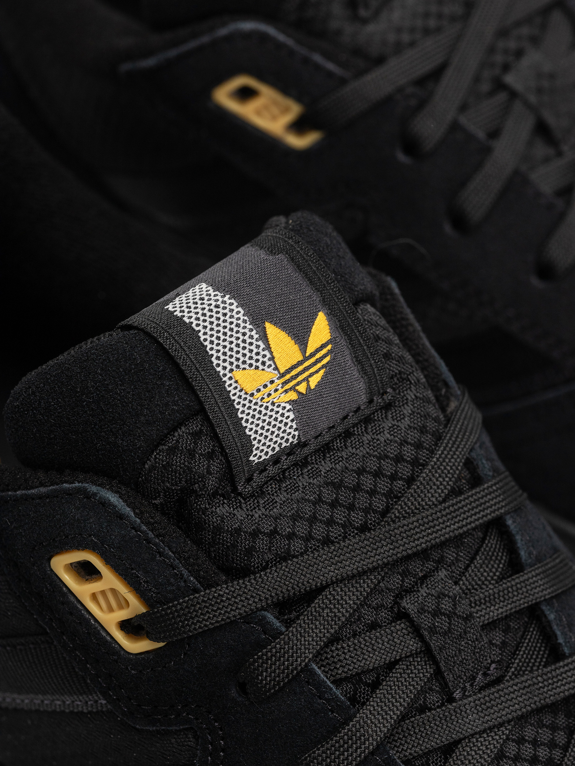adidas Tekkira Cup Cipők (carbon/carbon/cblack)