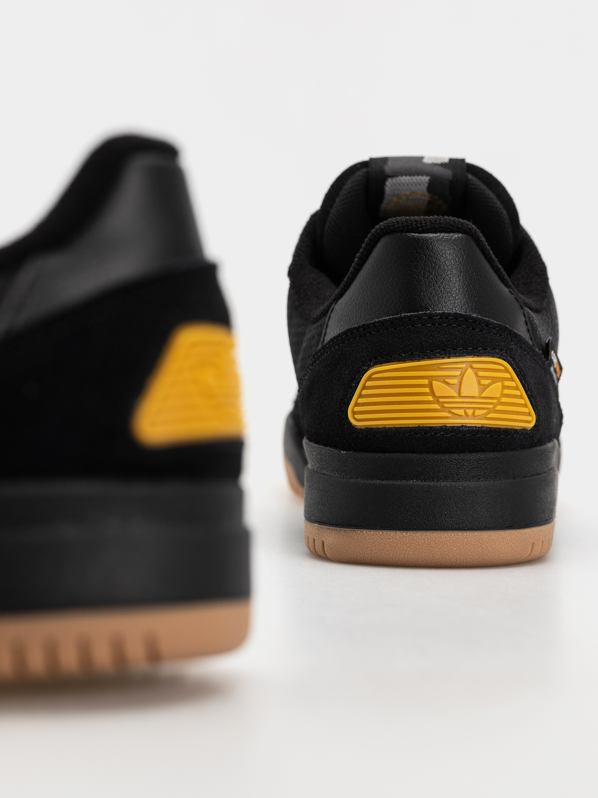adidas Tekkira Cup Cipők (carbon/carbon/cblack)