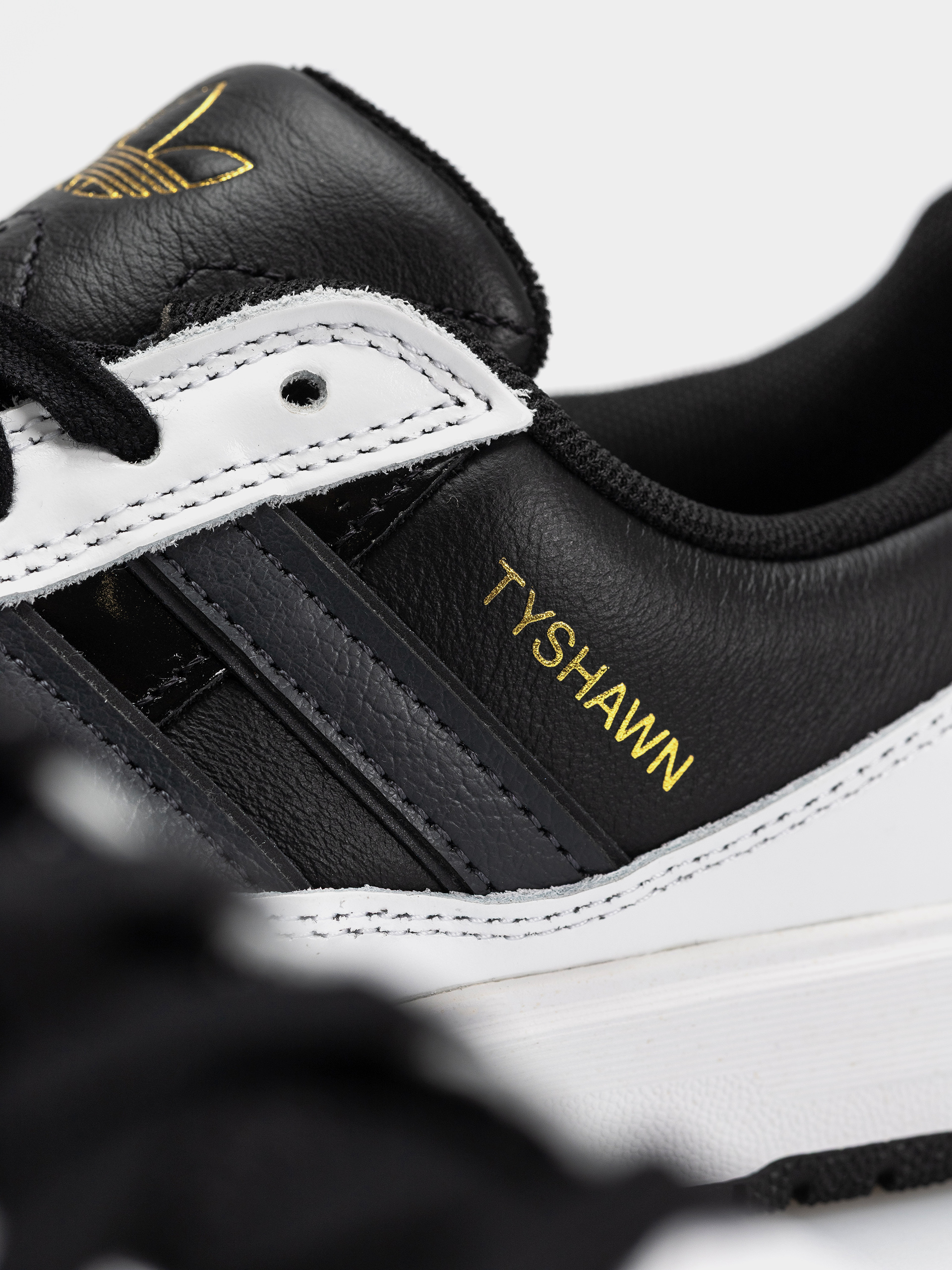 adidas Tyshawn II Cipők (cblack/carbon/ftwwht)