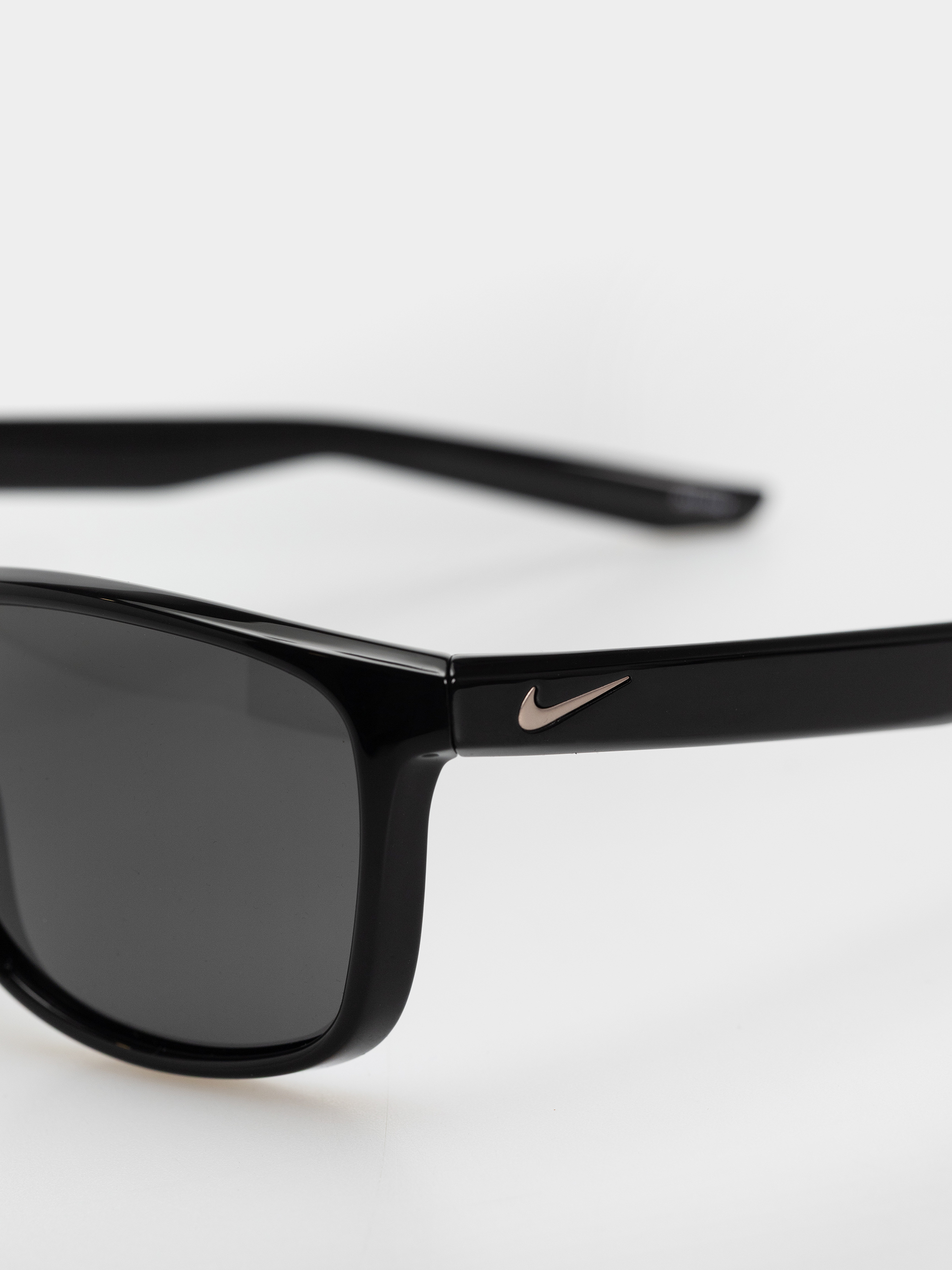 Napszemüvegek Nike SB Essential Endeavor (black/grey)