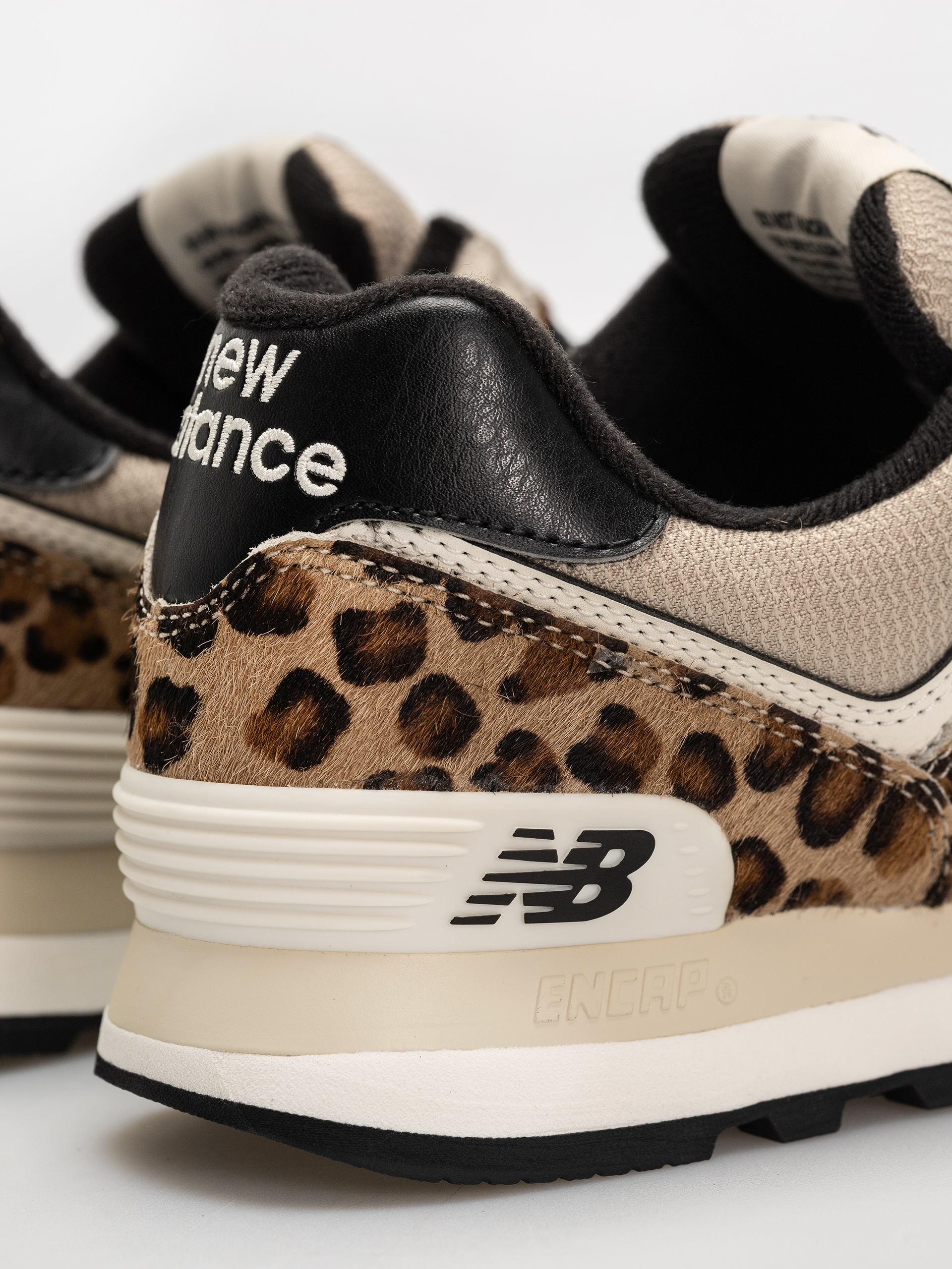 New Balance 574 Wmn Cipők (stoneware/linen/black)