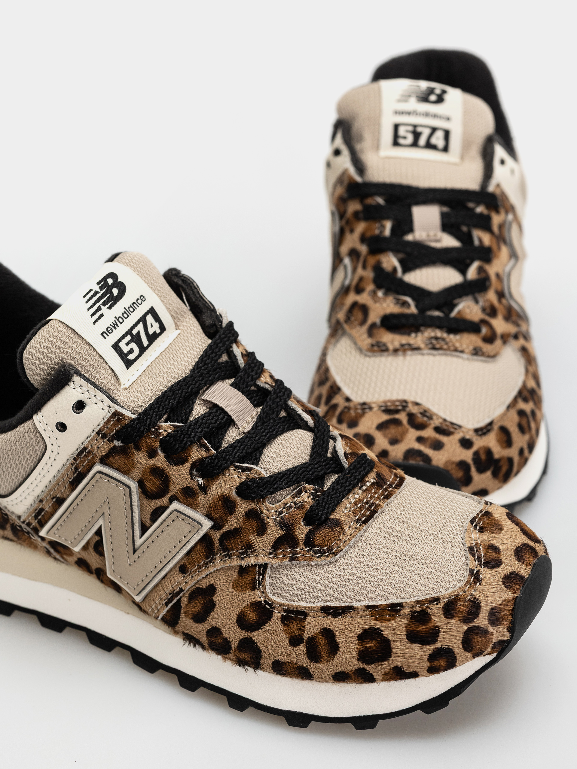 New Balance 574 Wmn Cipők (stoneware/linen/black)