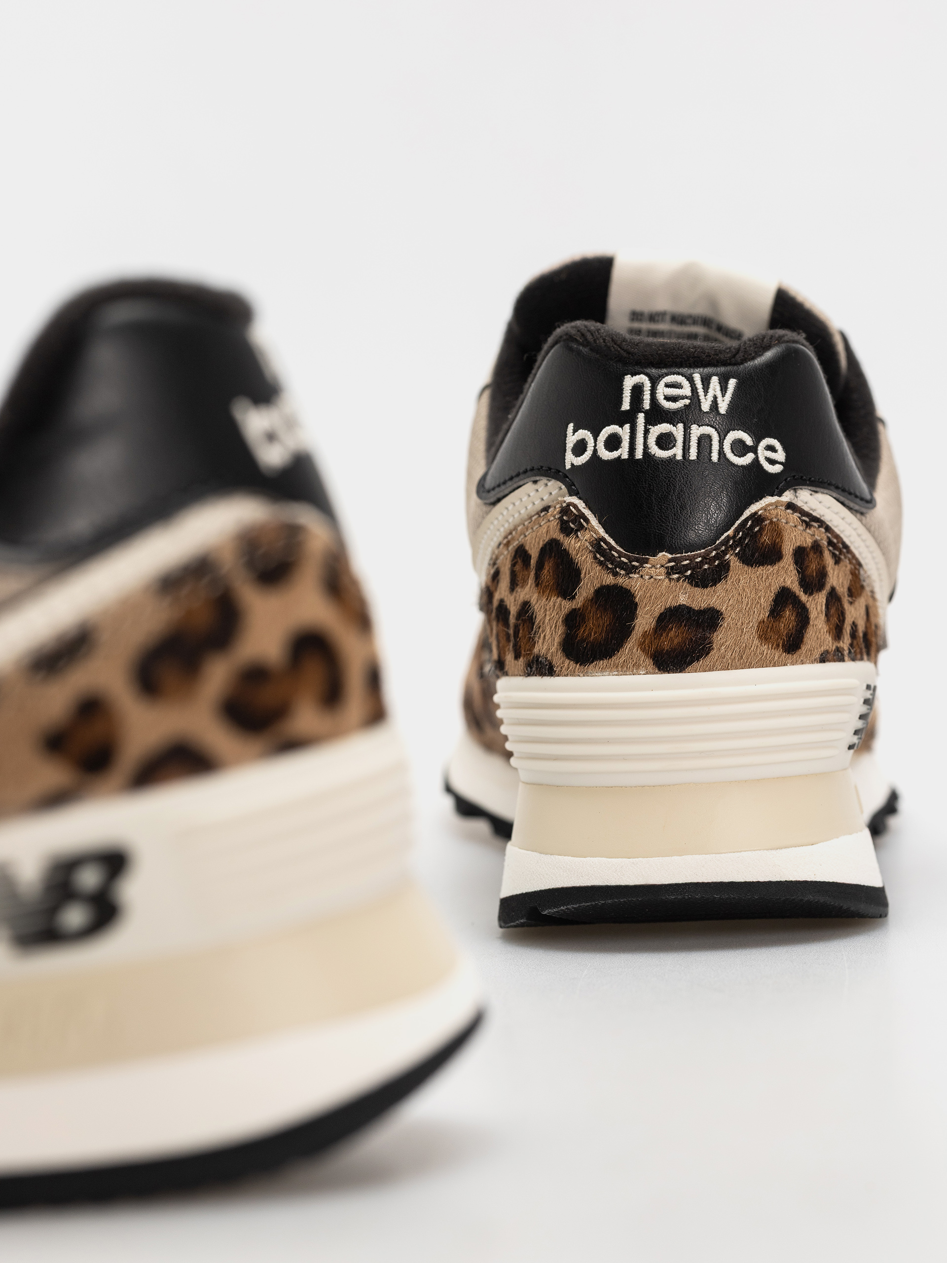 New Balance 574 Wmn Cipők (stoneware/linen/black)
