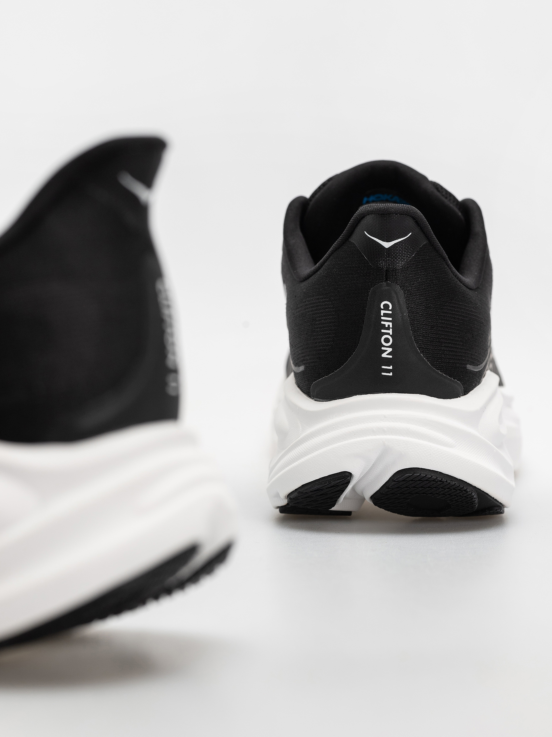 Hoka Clifton 11 Cipők (black/white)