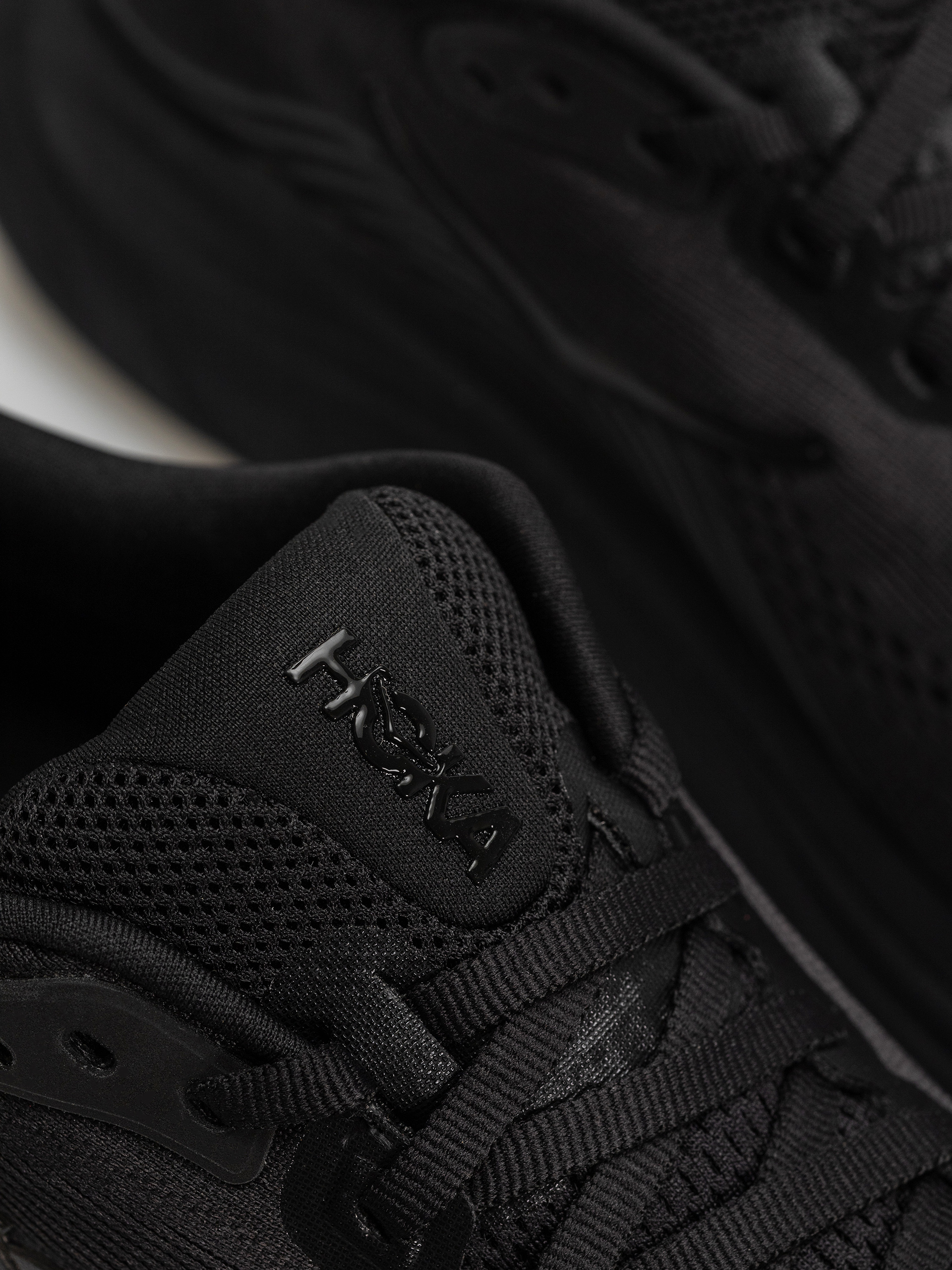 Hoka Clifton 11 Wmn Cipők (black/black)