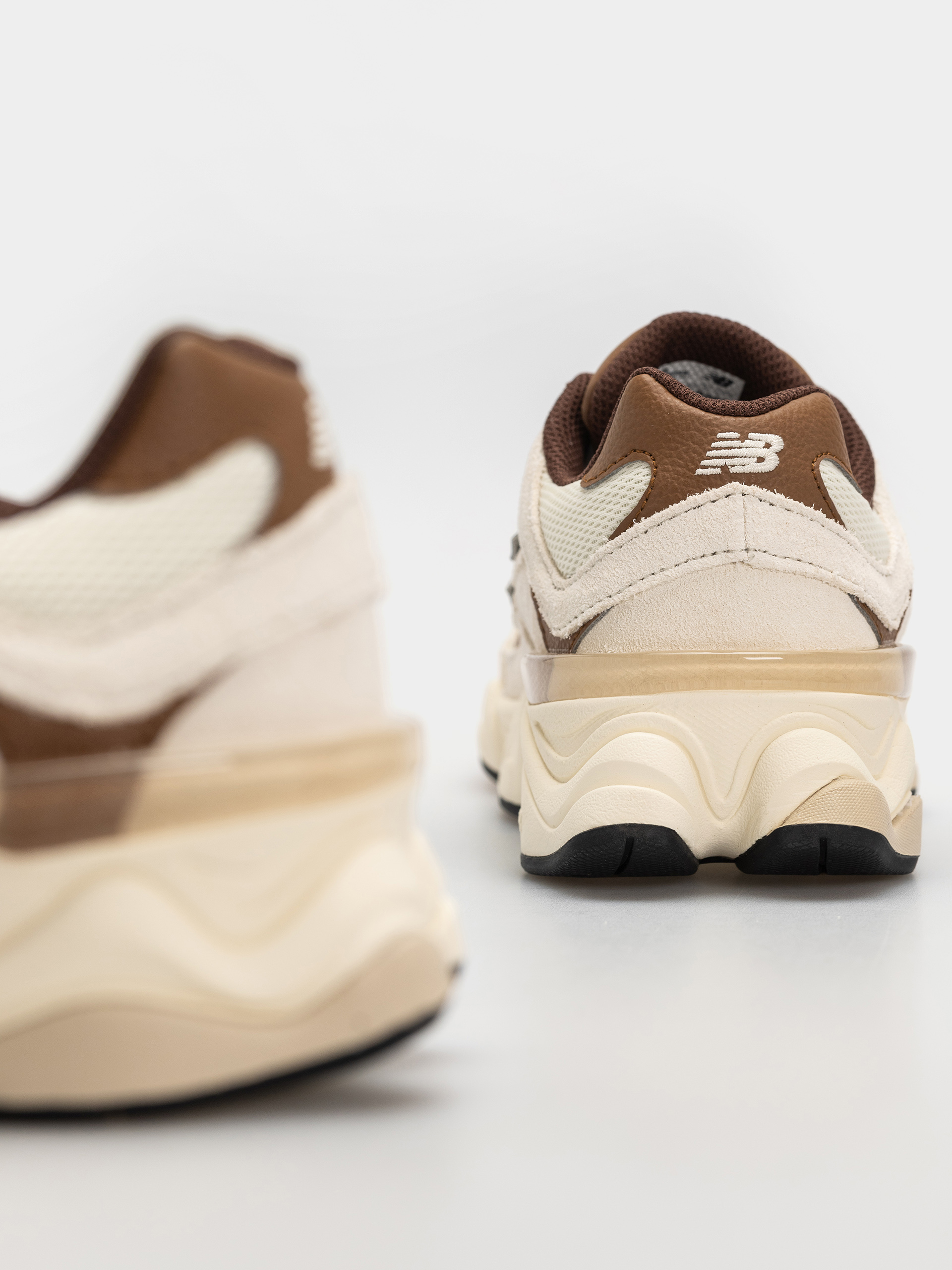 New Balance 9060 JR Cipők (breakfast tea/angora)