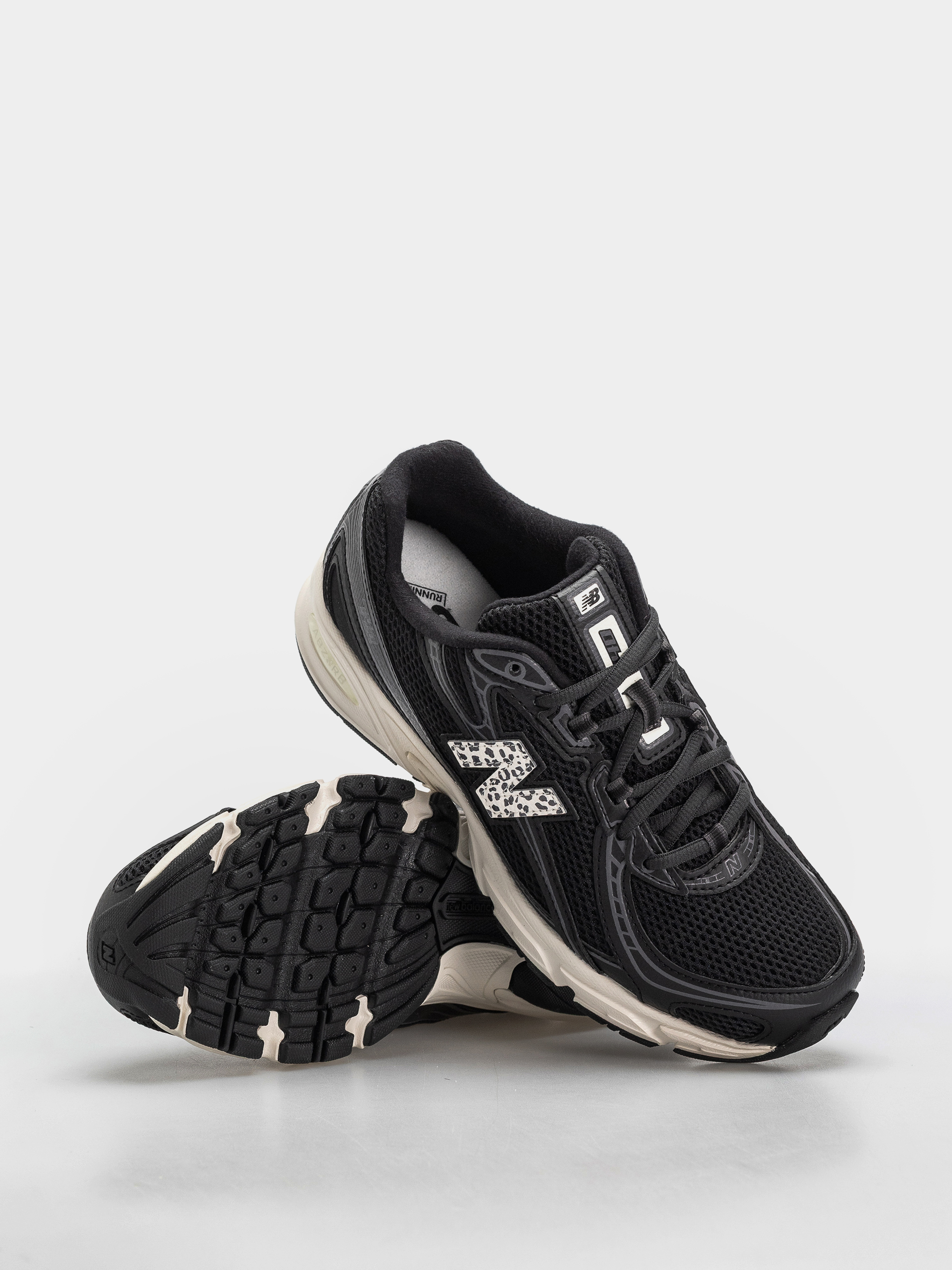 New Balance 740 Cipők (black/sea salt)