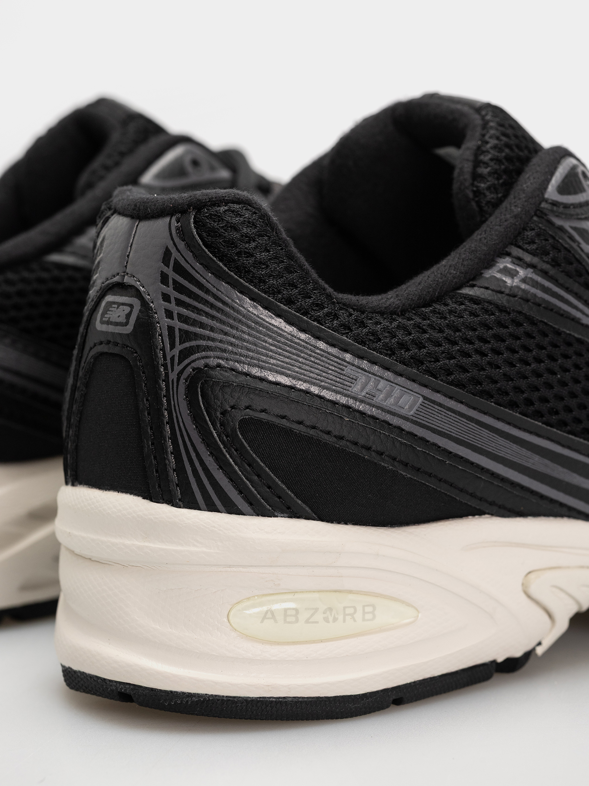 New Balance 740 Cipők (black/sea salt)
