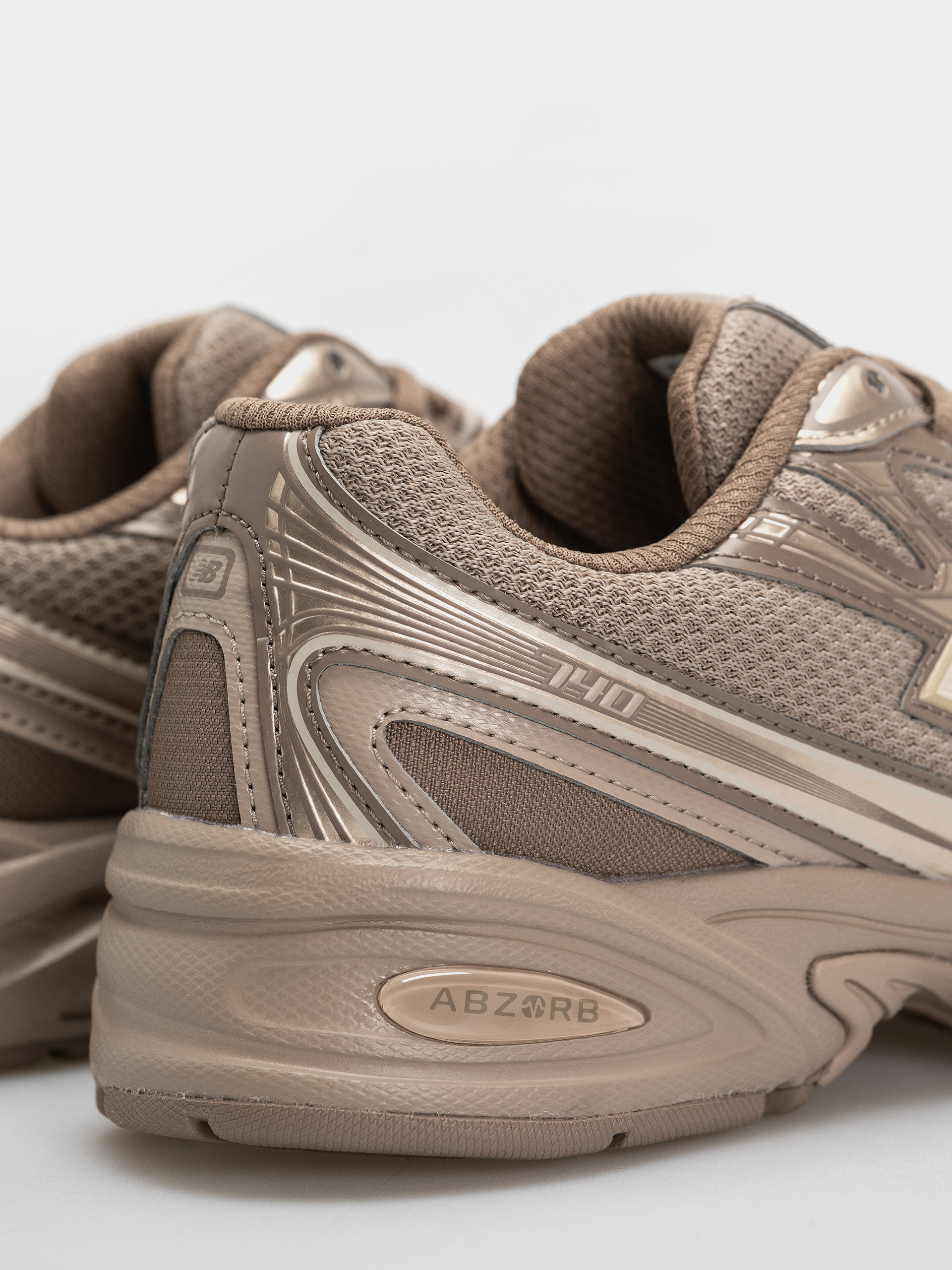 New Balance 740 Cipők (mushroom/timberwolf)