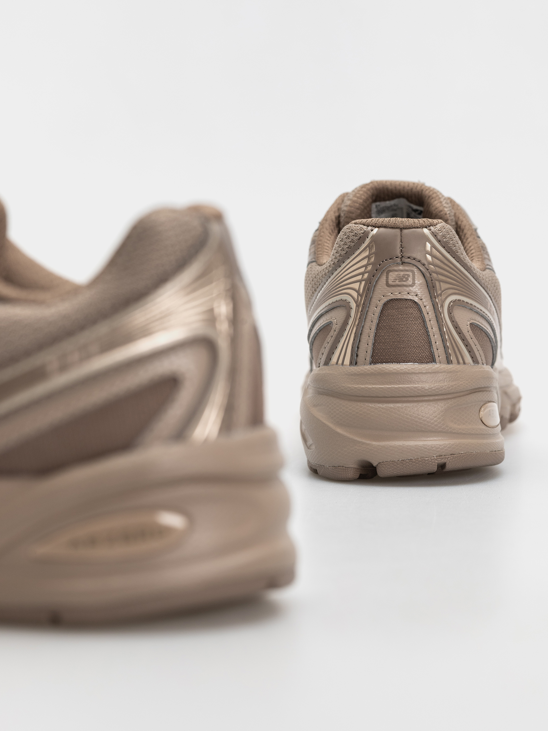 New Balance 740 Cipők (mushroom/timberwolf)