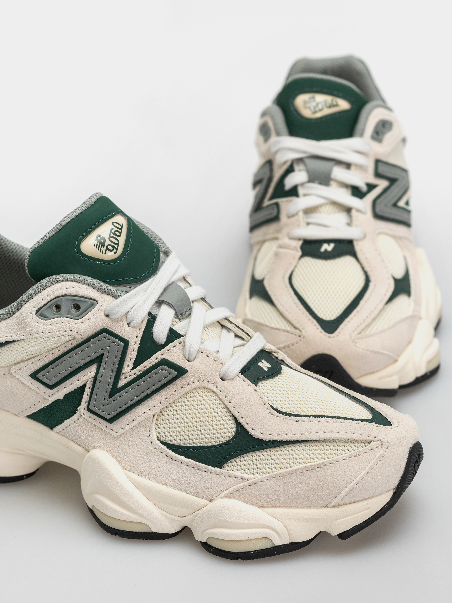 New Balance 9060 Cipők (nightwatch green/angora)