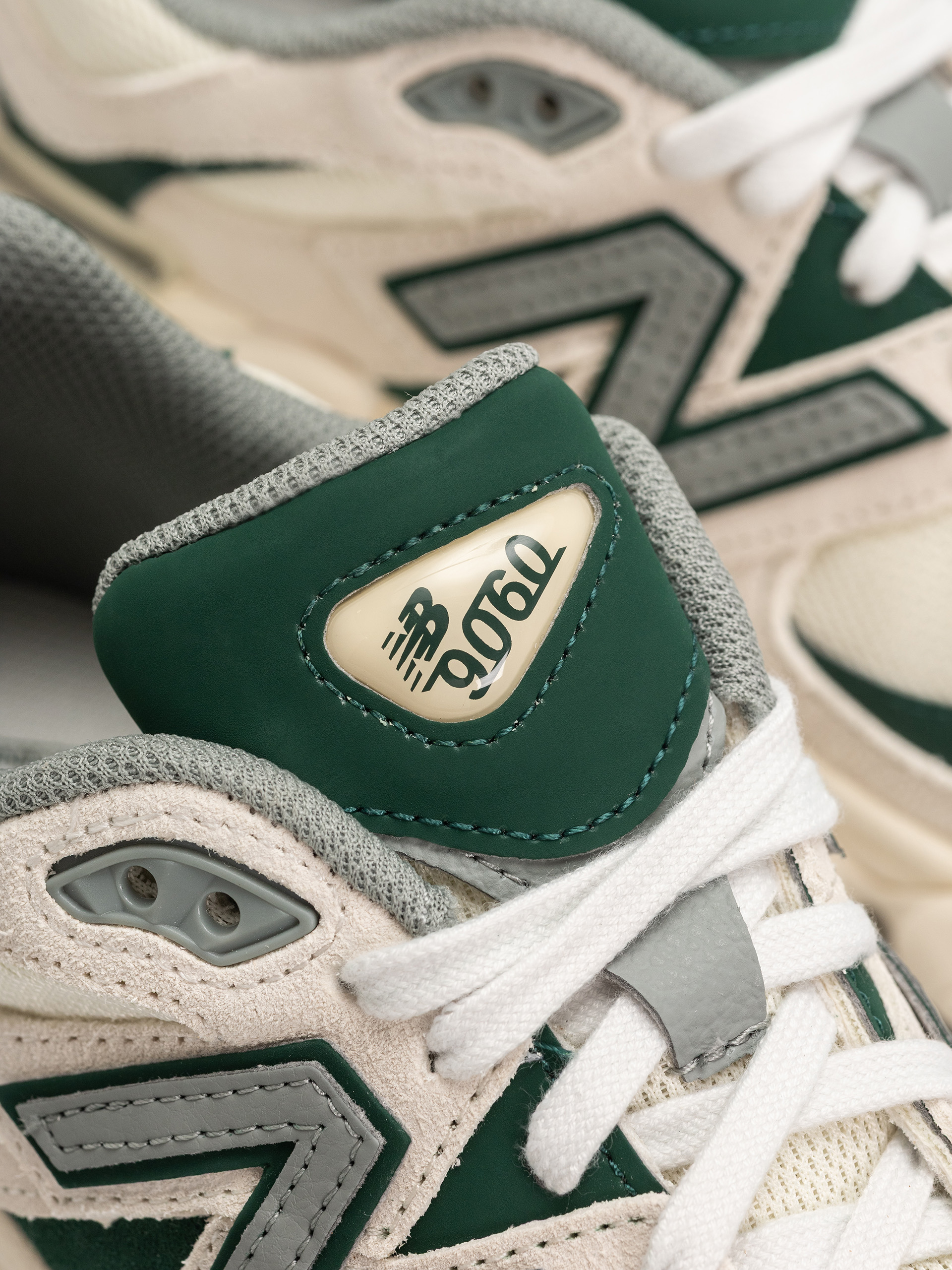 New Balance 9060 Cipők (nightwatch green/angora)