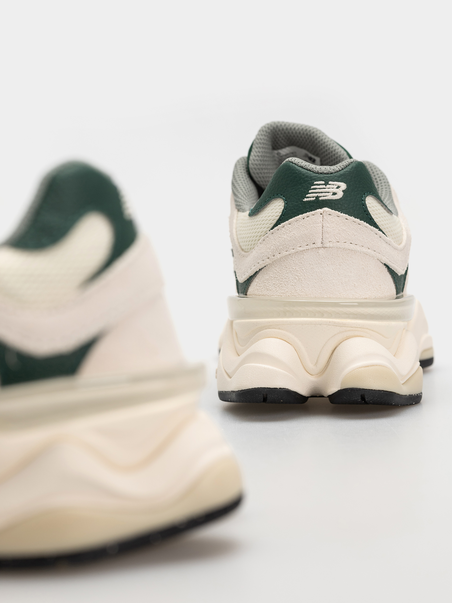 New Balance 9060 Cipők (nightwatch green/angora)
