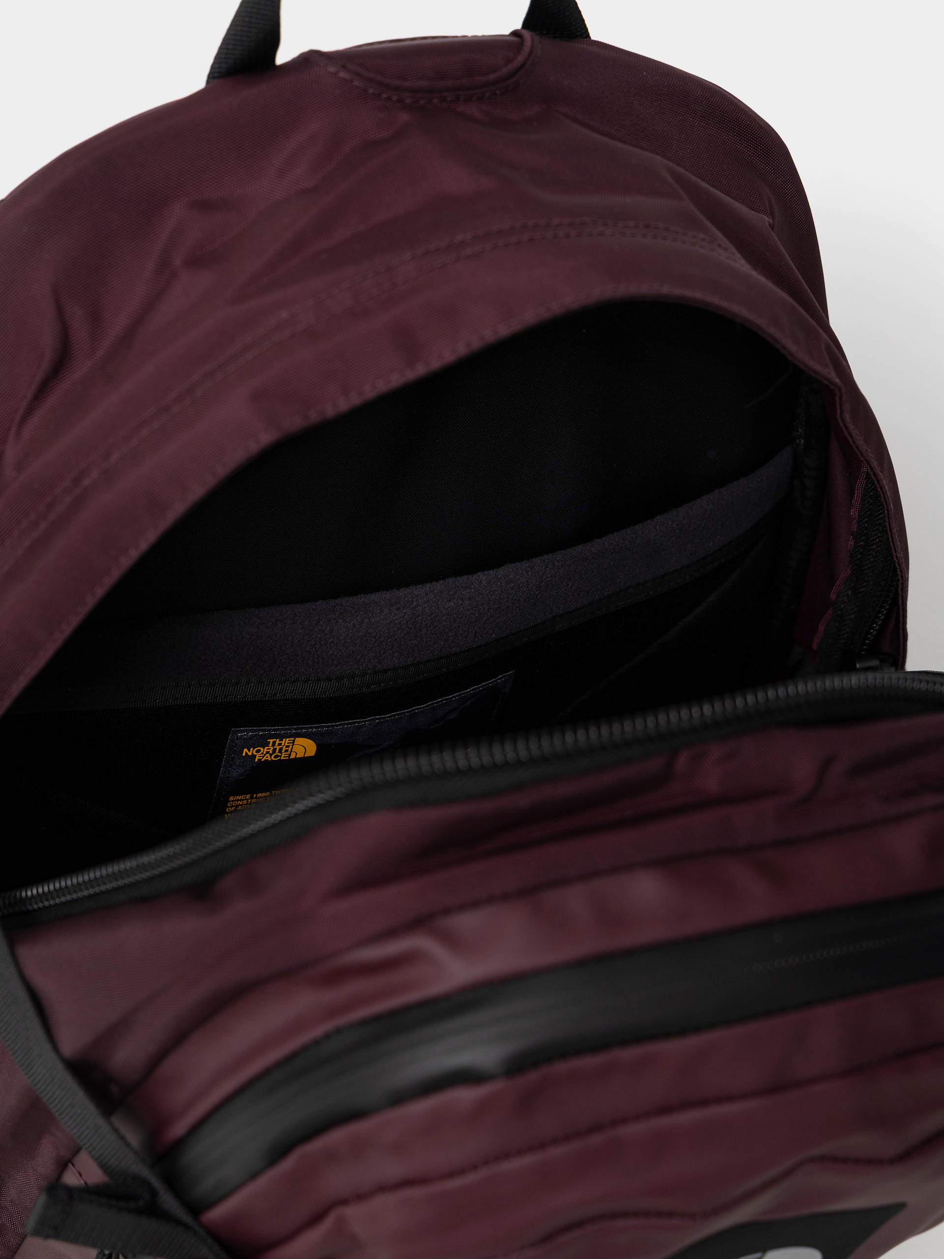 The North Face Hot Shot Base Camp Hátizsák (deep burgundy)