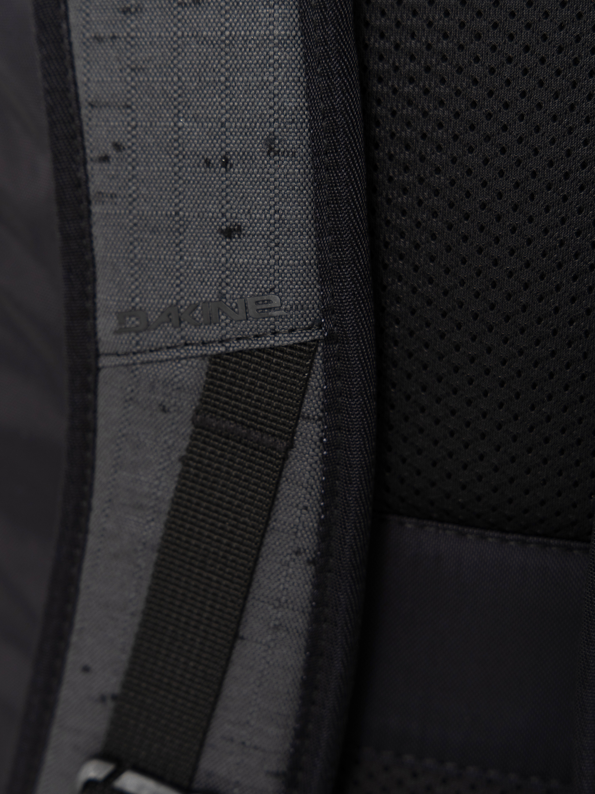 Dakine Campus 20 Year Anniversary 28L Hátizsák (black)