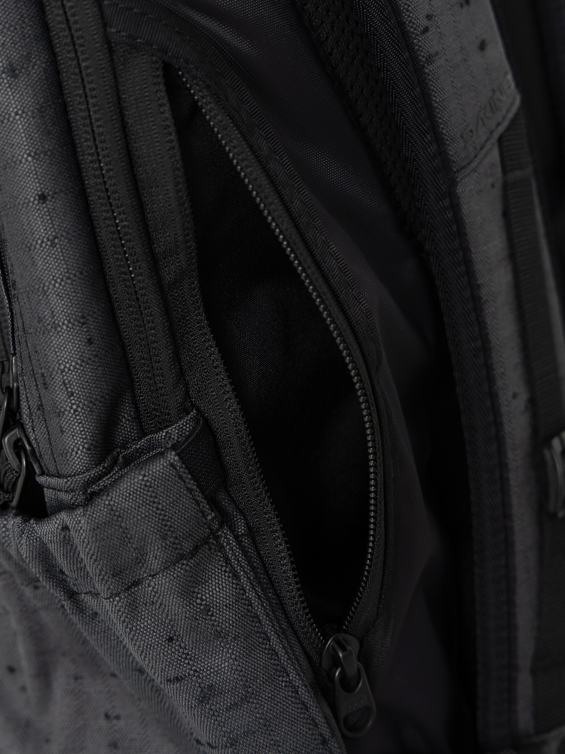 Dakine Campus 20 Year Anniversary 28L Hátizsák (black)