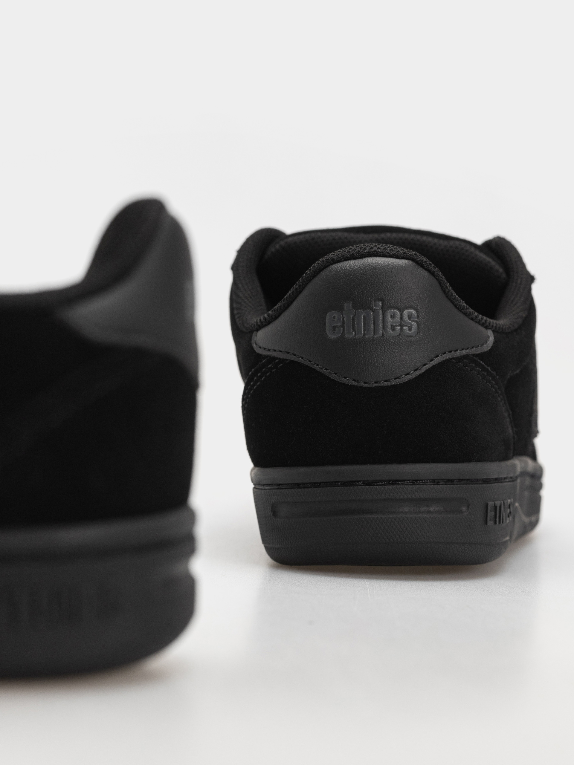 Etnies Locut Cipők (black raw)