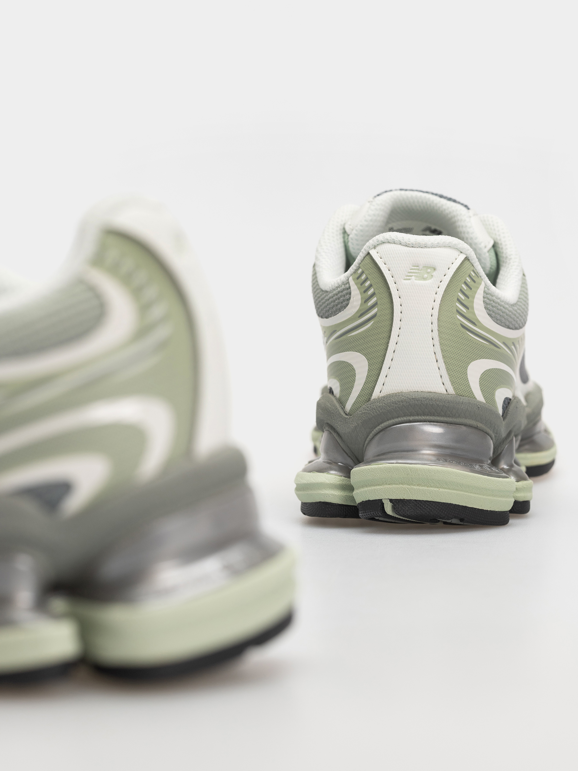 New Balance 2000 Cipők (silver moss/bayberry/sea salt)
