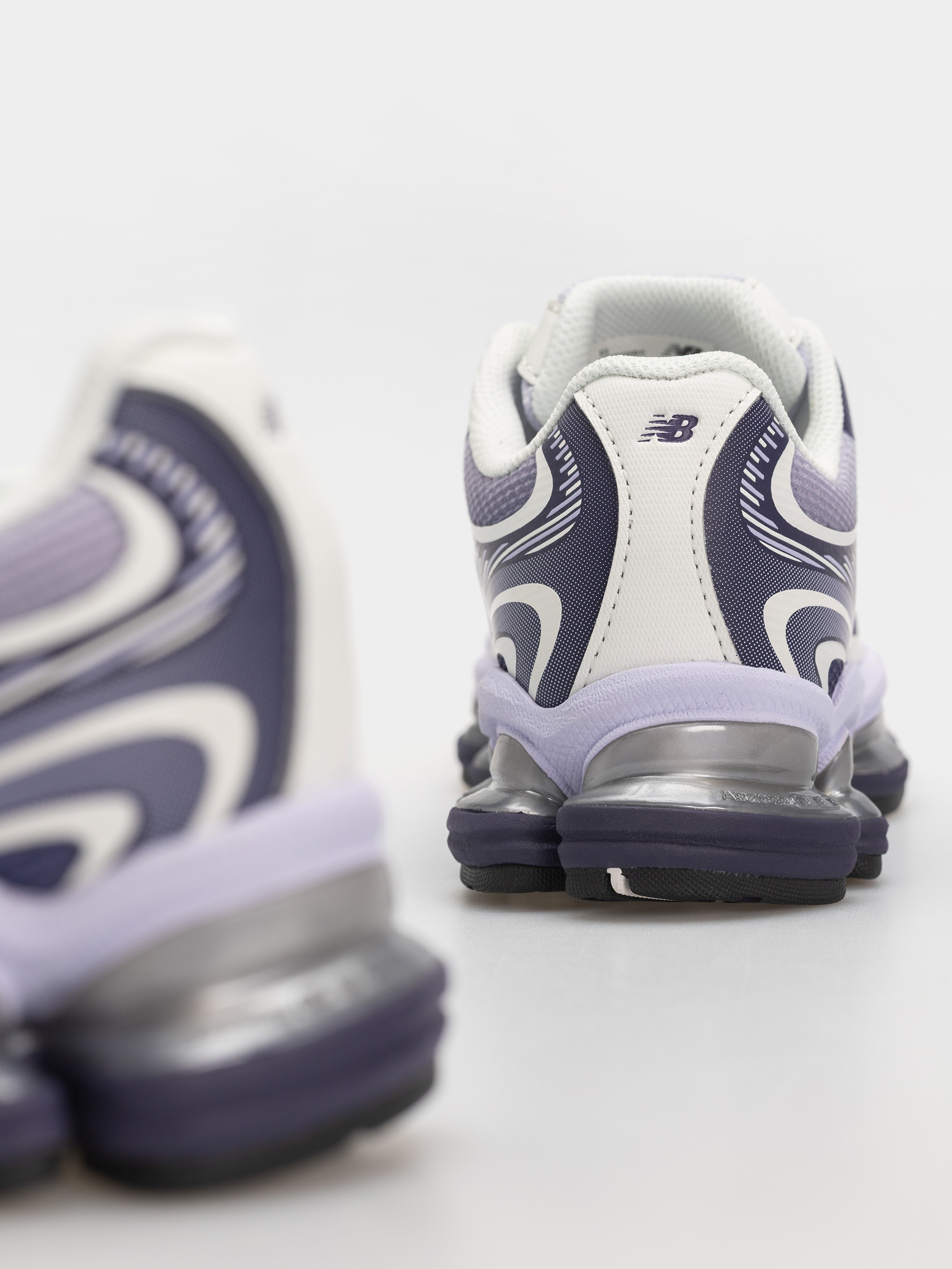 New Balance 2000 Cipők (boysenberry/smoked violet/sea salt)