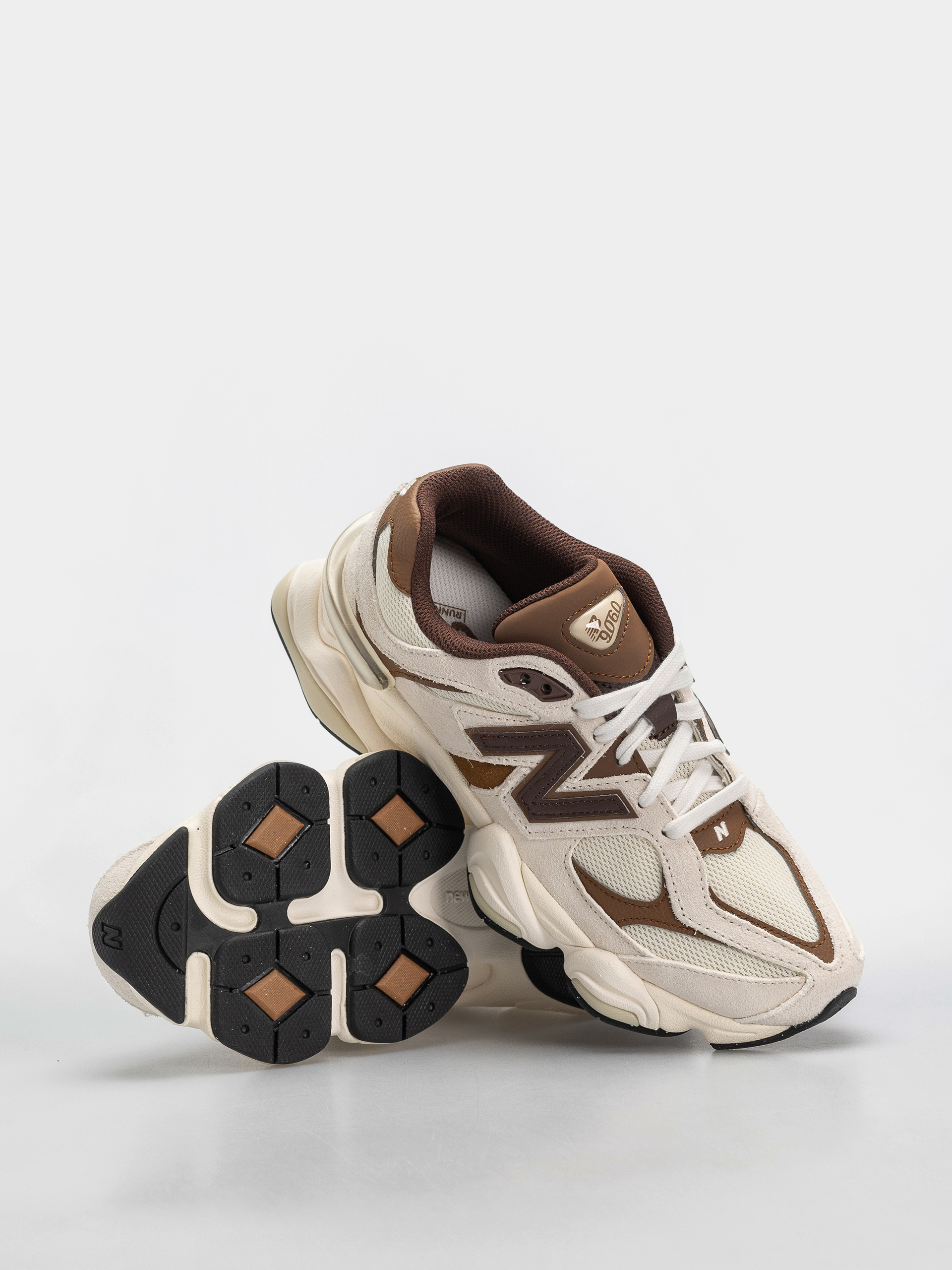 New Balance 9060 Cipők (breakfast tea/angora)