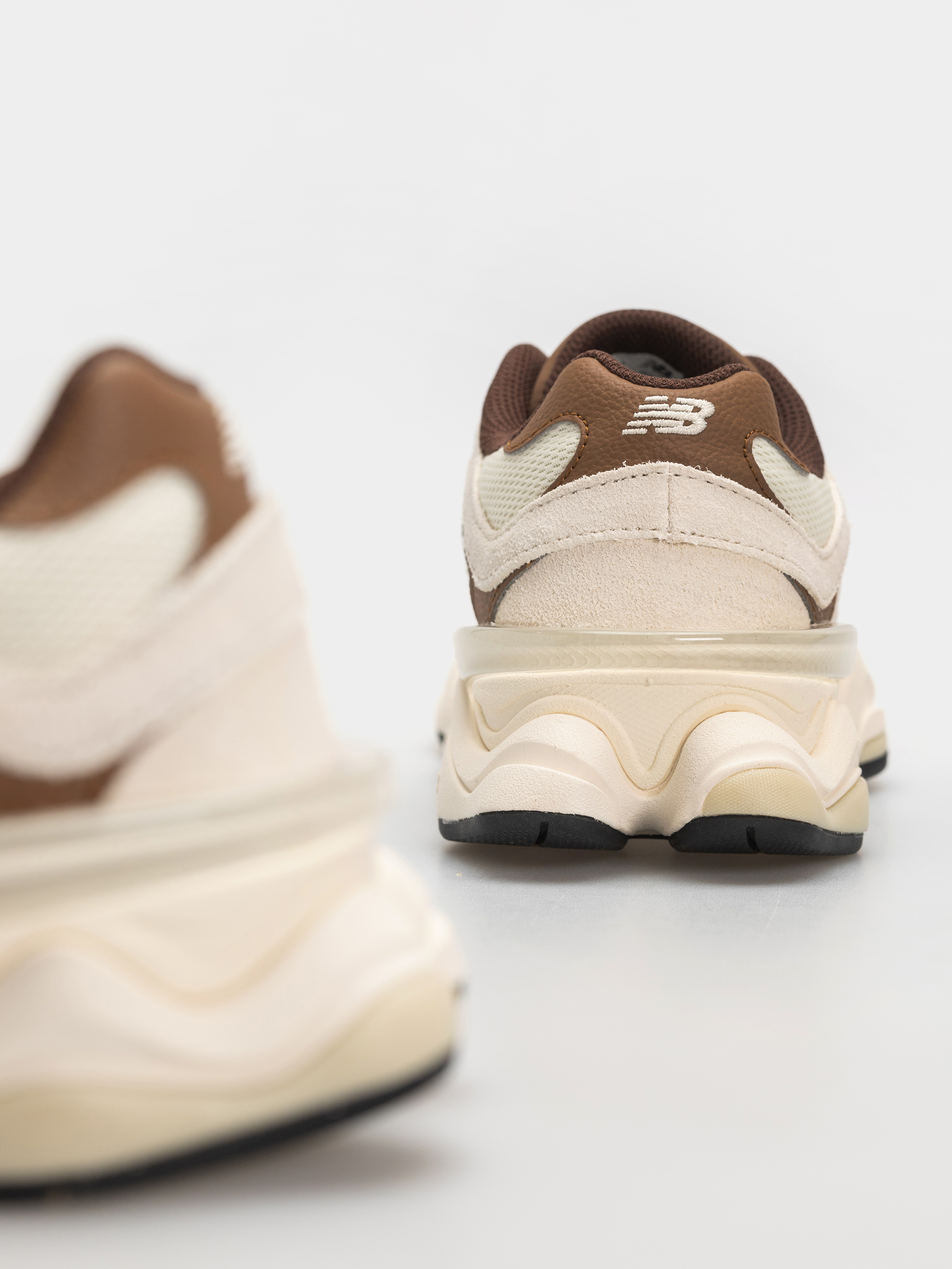 New Balance 9060 Cipők (breakfast tea/angora)