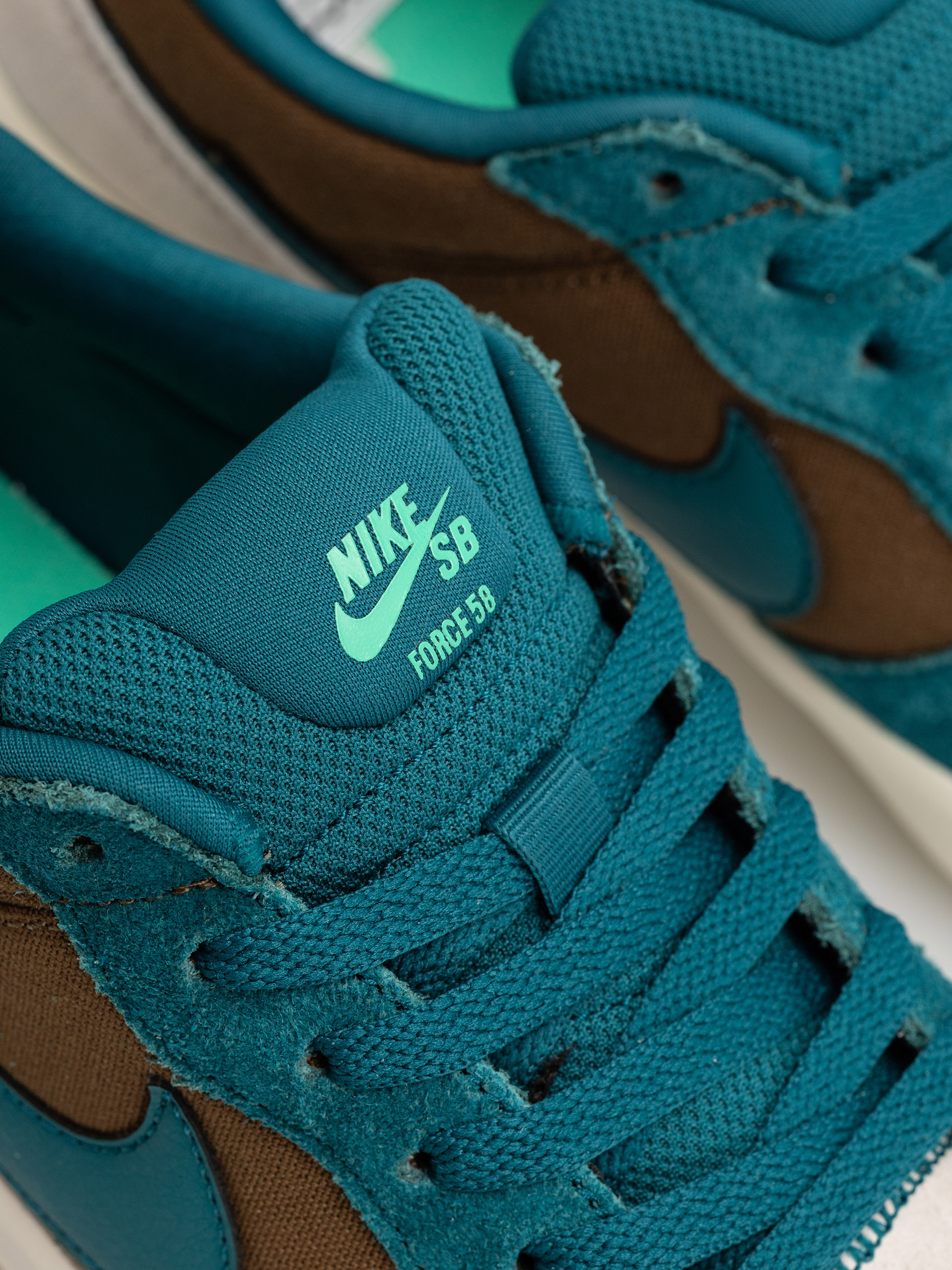 Cipők Nike SB Force 58 (mosswood brown/geode teal lt orewood brn)