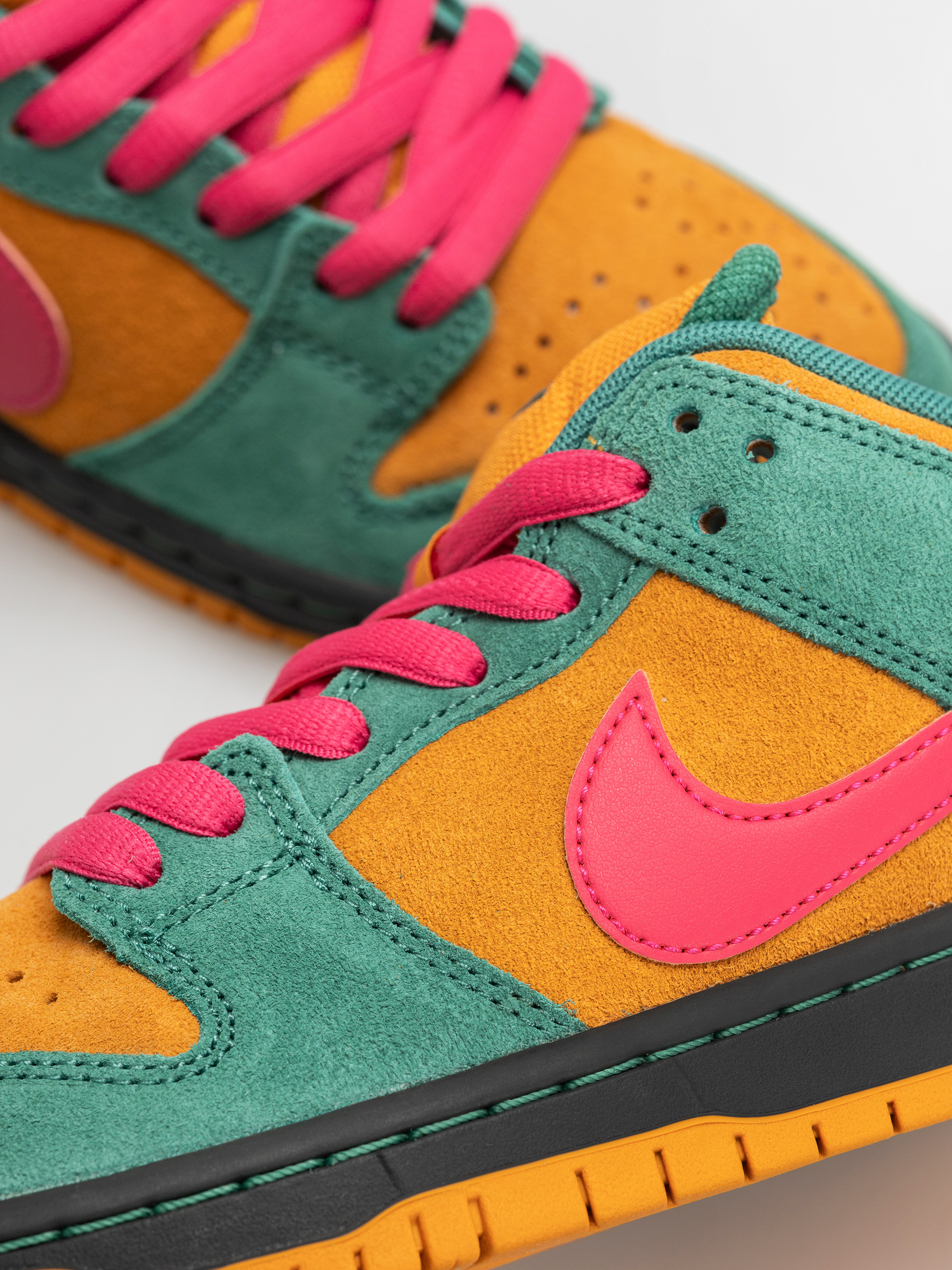Cipők Nike SB Dunk Low Pro (green noise/watermelon light curry)