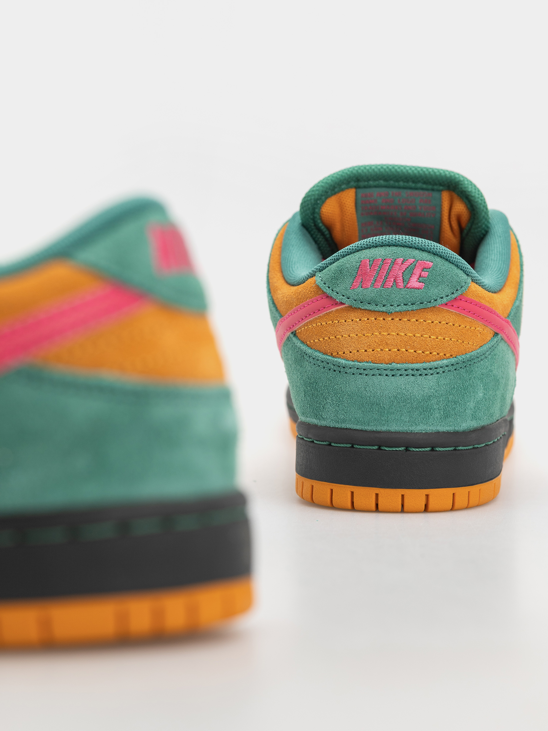 Cipők Nike SB Dunk Low Pro (green noise/watermelon light curry)