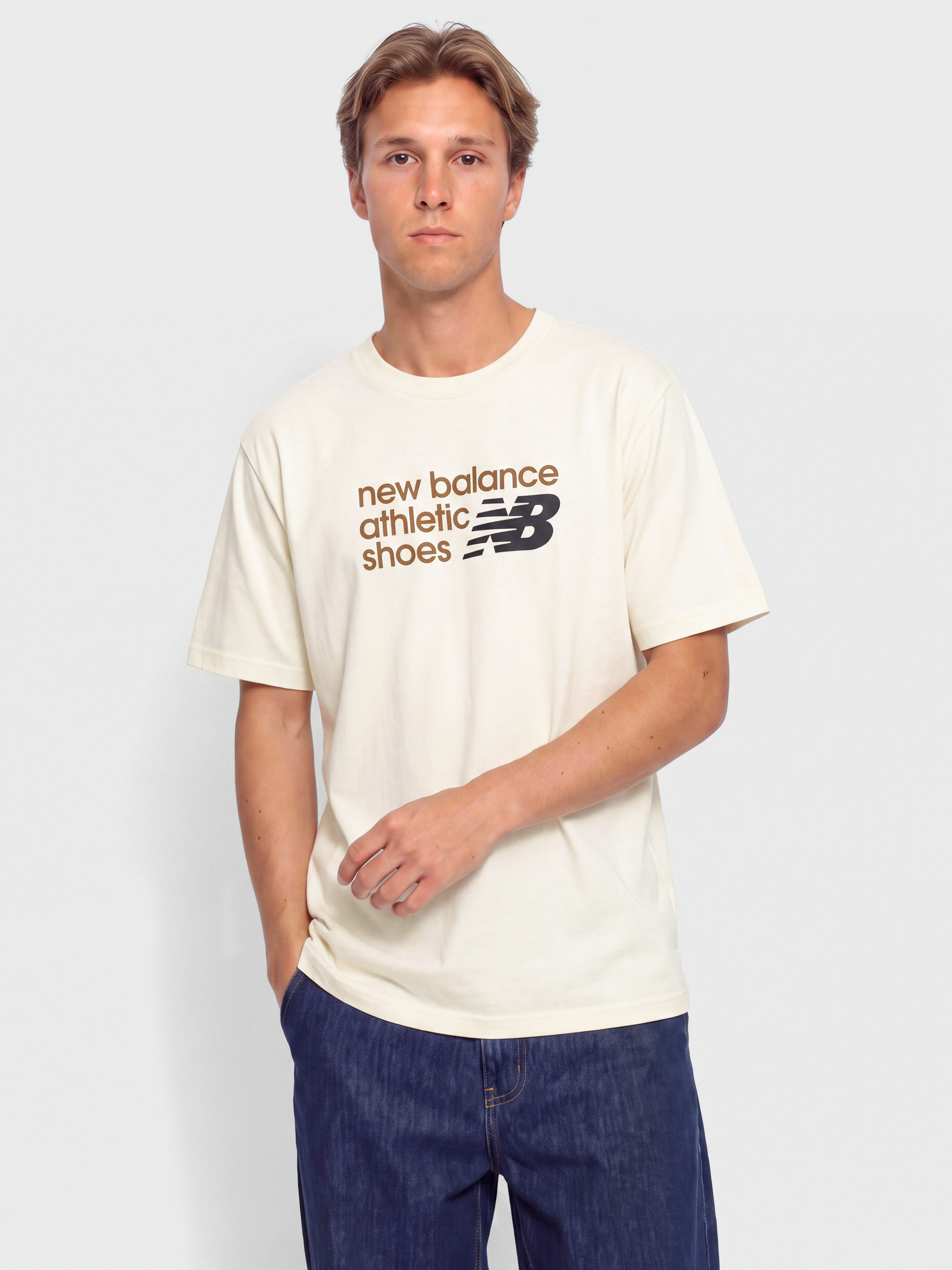New Balance Athletics Premium Relaxed Chest Logo Póló (angora)