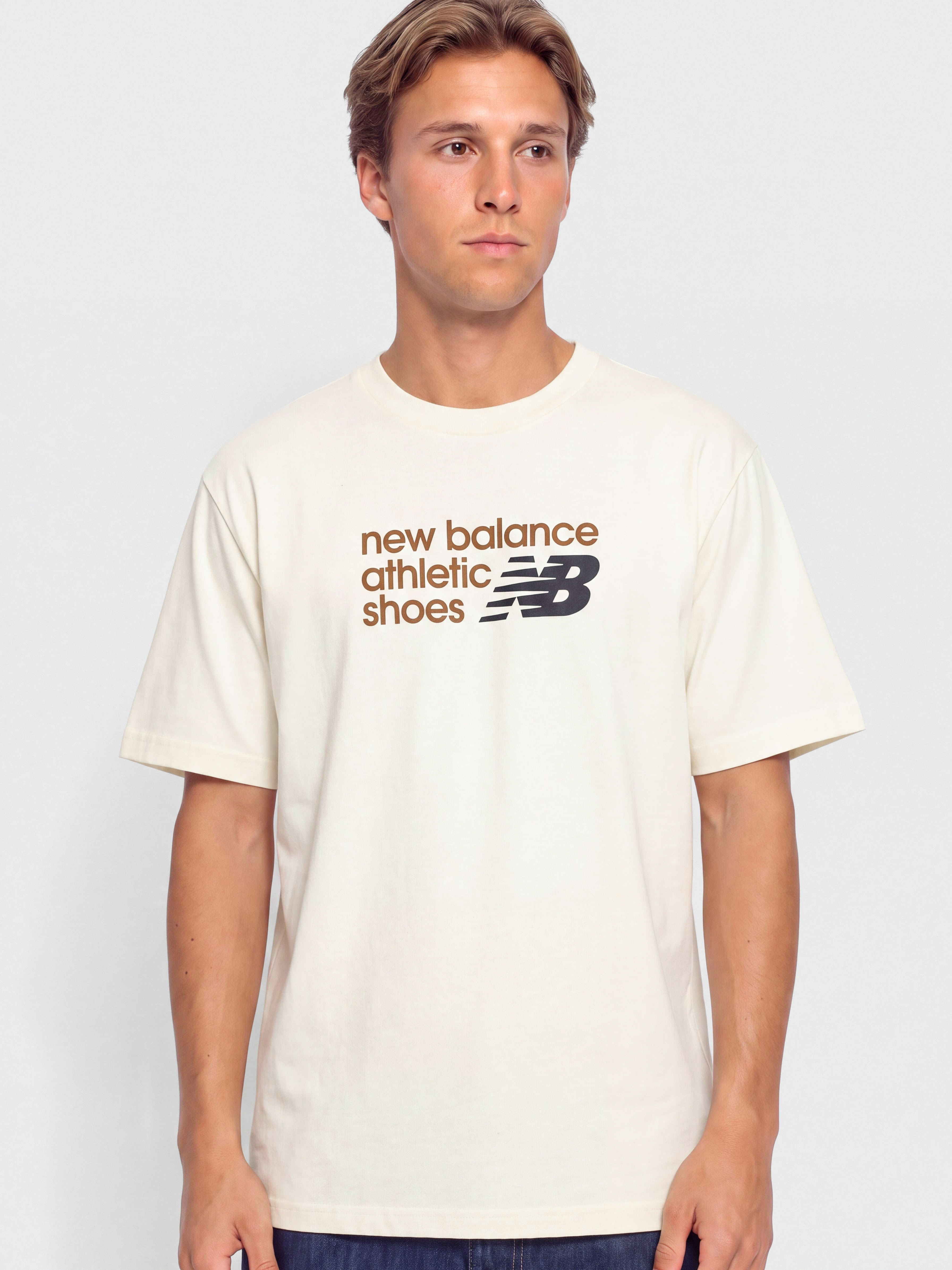 New Balance Athletics Premium Relaxed Chest Logo Póló (angora)