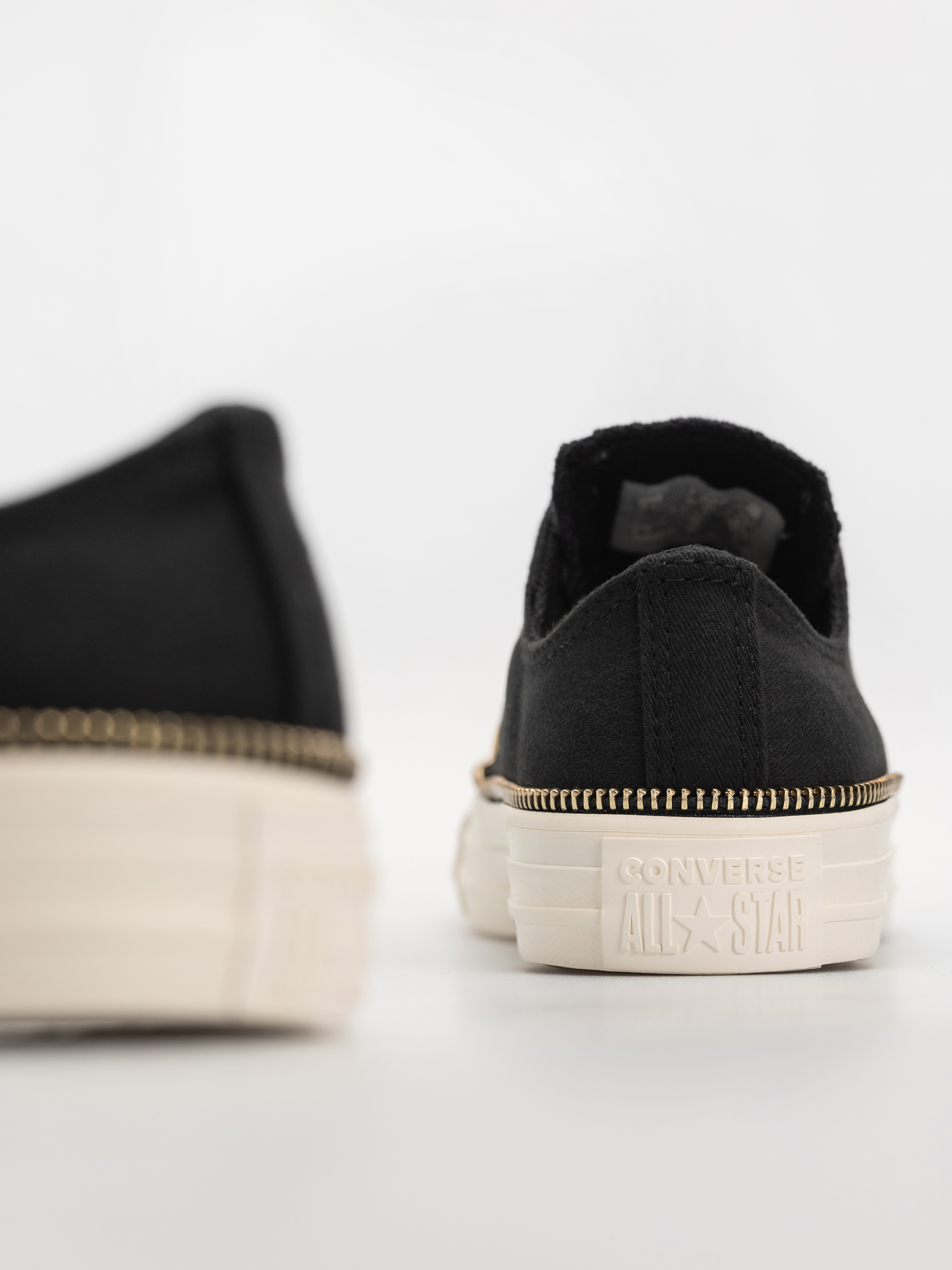 Tornacipők Converse Chuck Taylor All Star Ox Wmn (black/egret/gold)