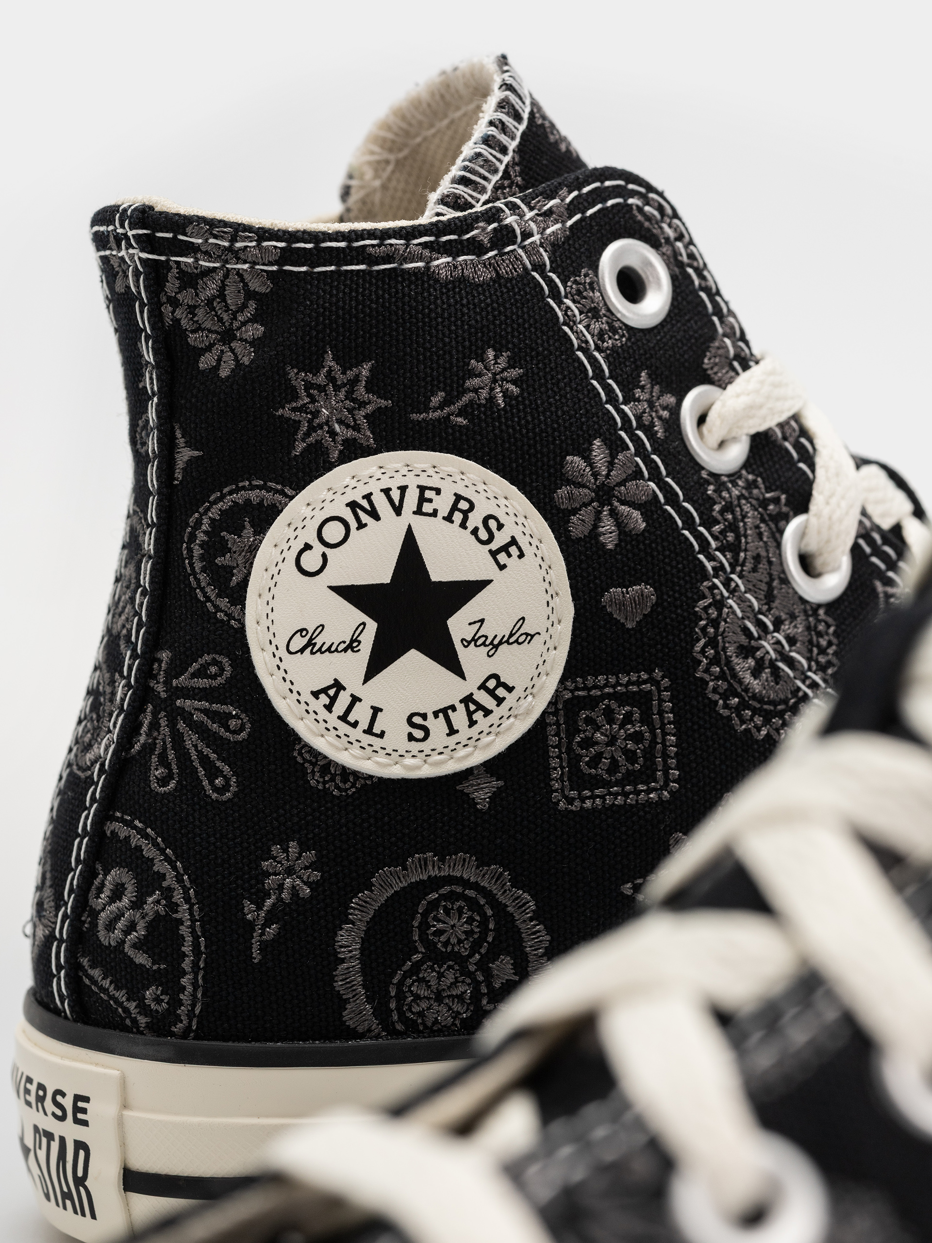 Tornacipők Converse Chuck Taylor All Star Hi Wmn (black/dark matter/natural ivory)