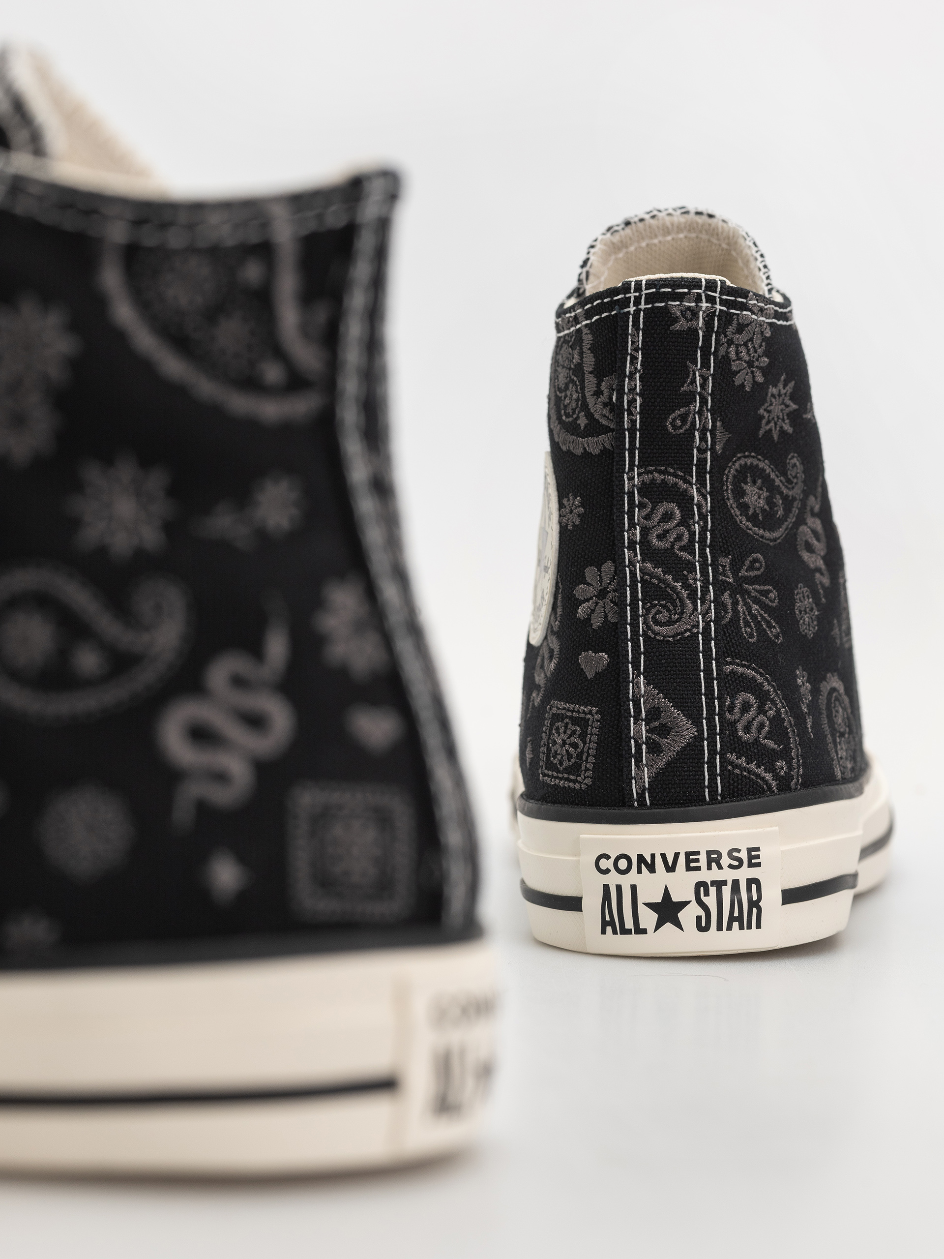 Tornacipők Converse Chuck Taylor All Star Hi Wmn (black/dark matter/natural ivory)