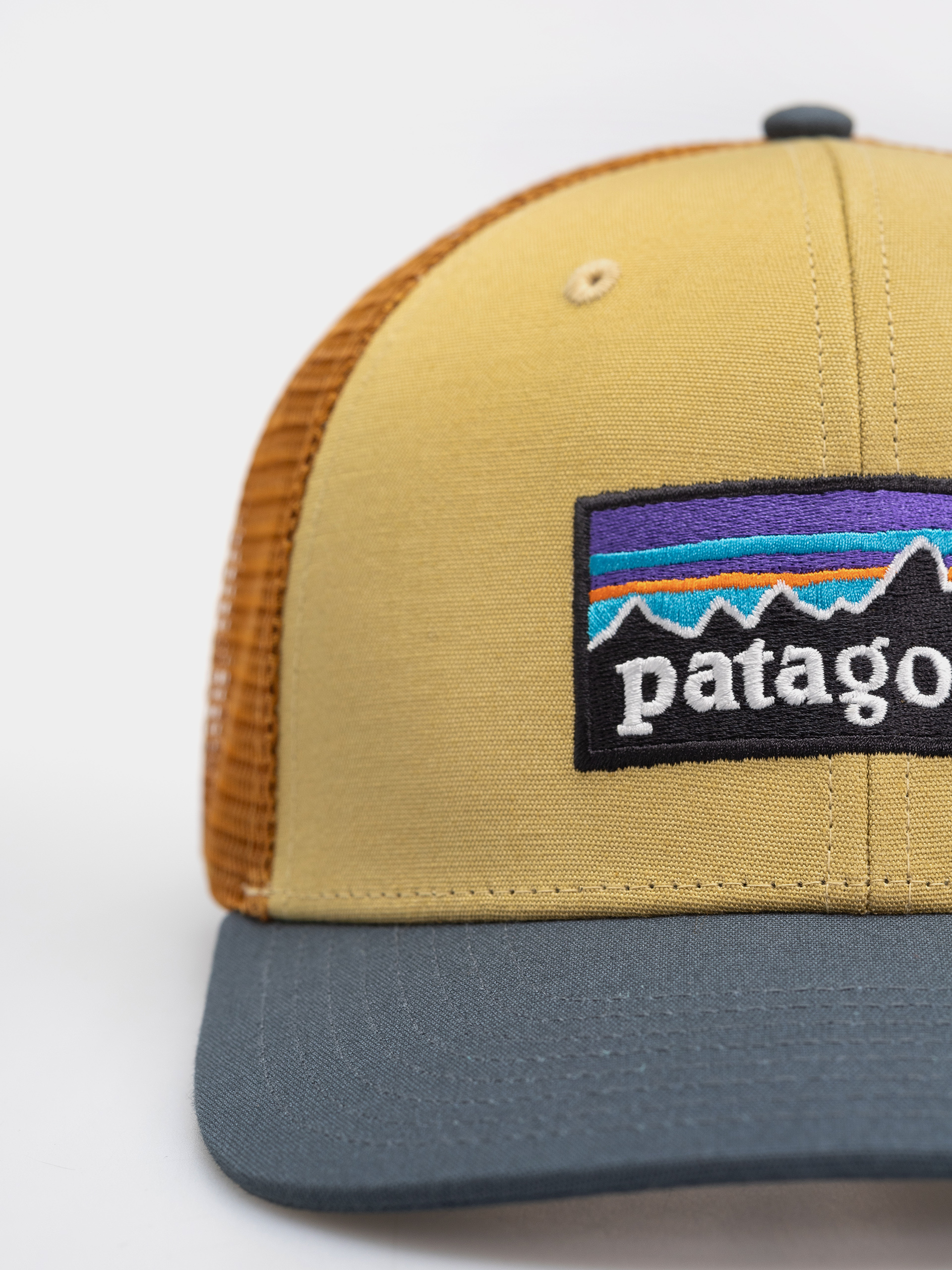Baseball sapka Patagonia P 6 Logo Trucker (lynx tan)