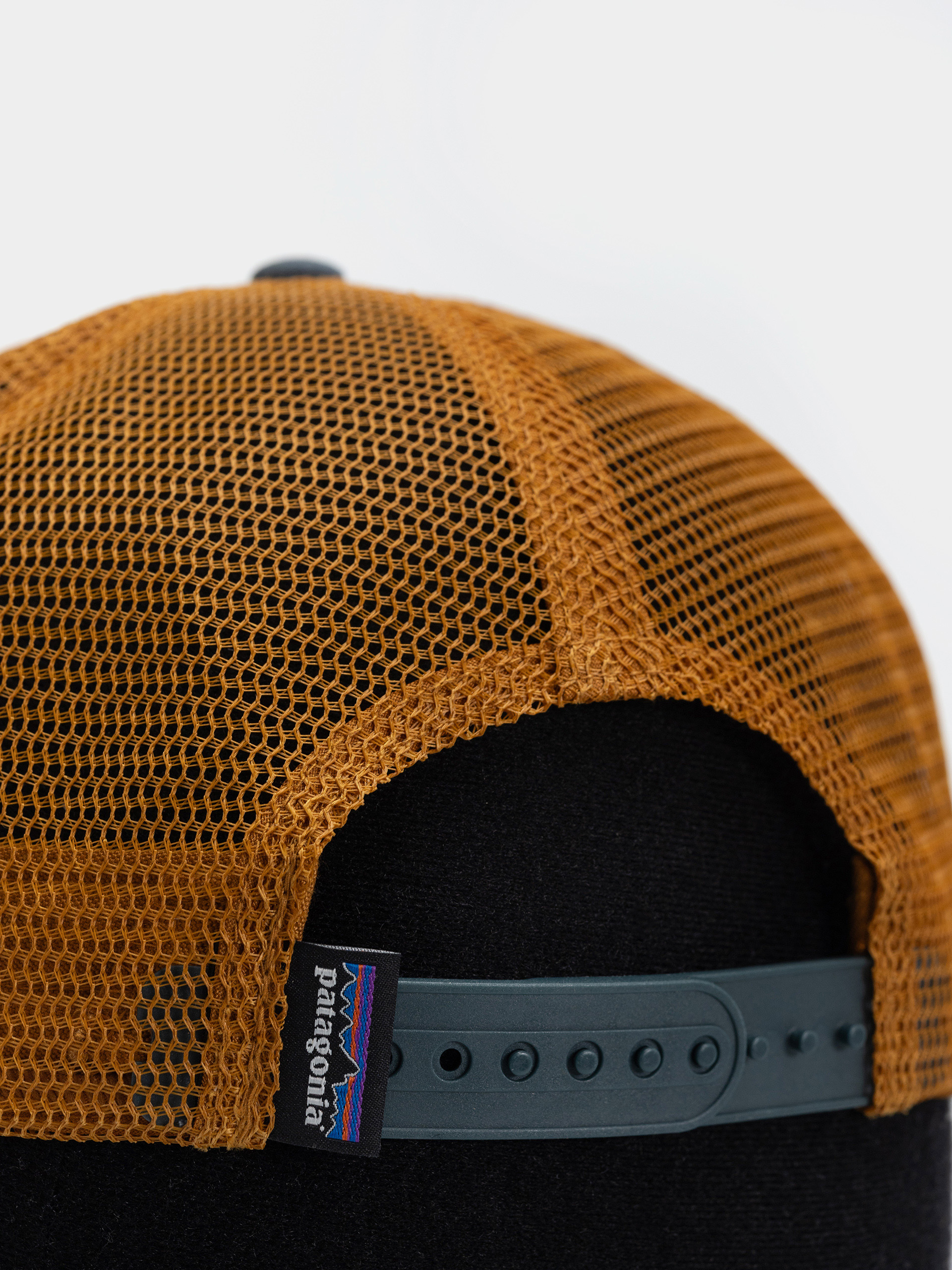 Baseball sapka Patagonia P 6 Logo Trucker (lynx tan)